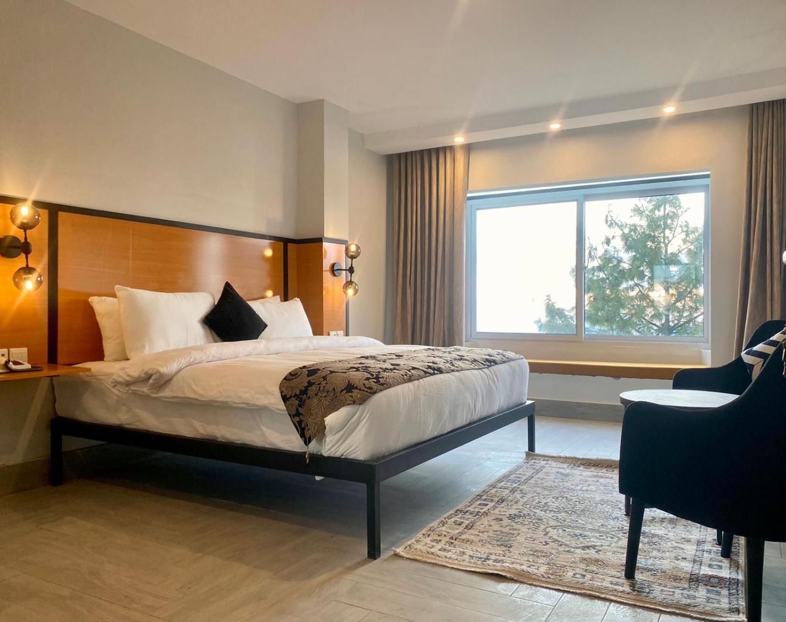 King Room with Balcony photo 1