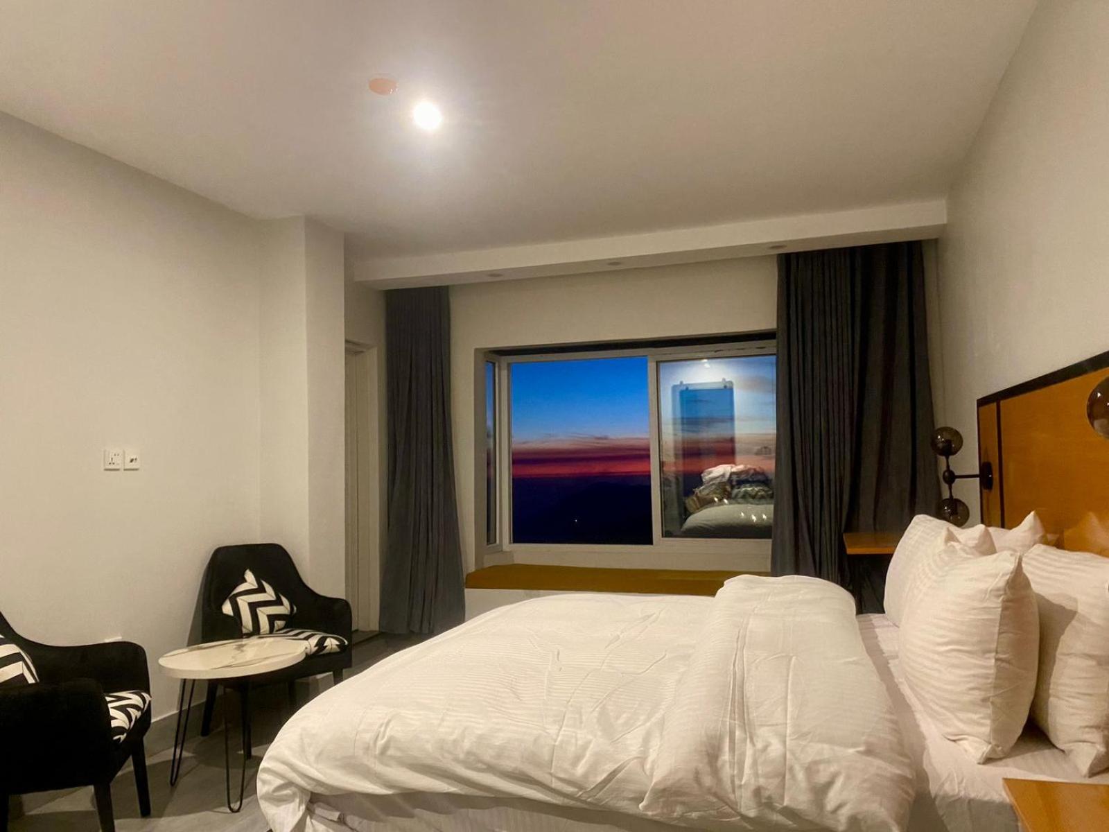 King Room with Balcony photo 2