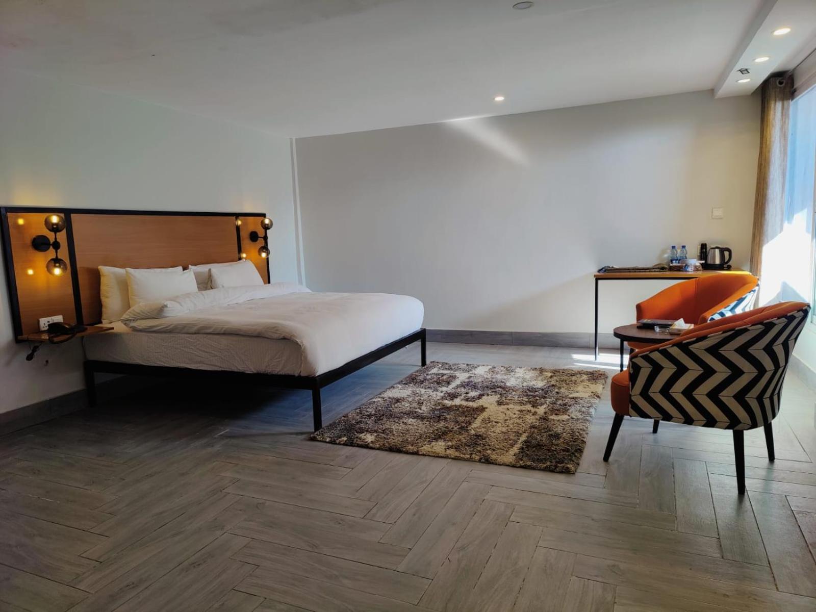 Deluxe King Room photo 2