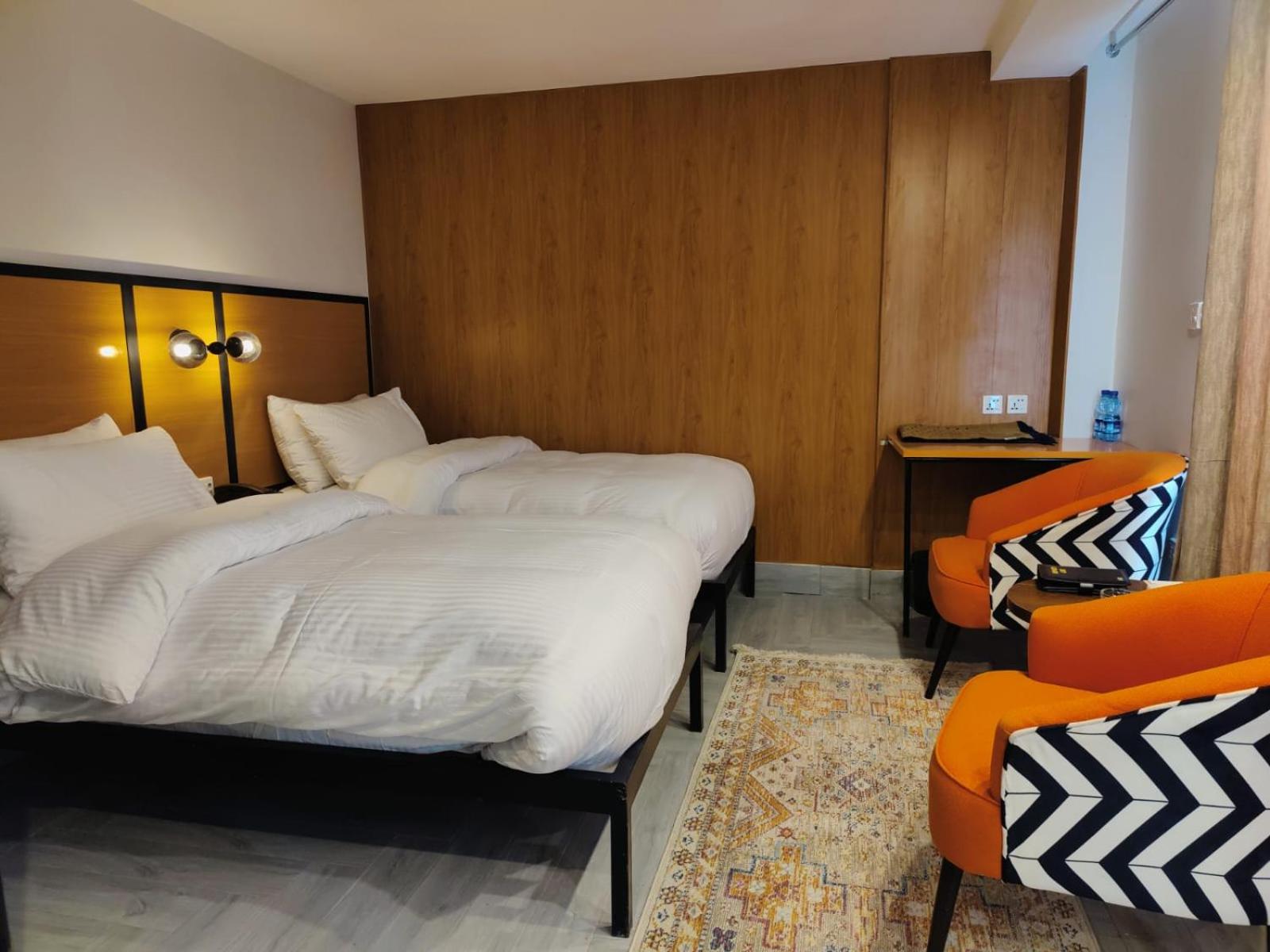 Standard King Room photo 3