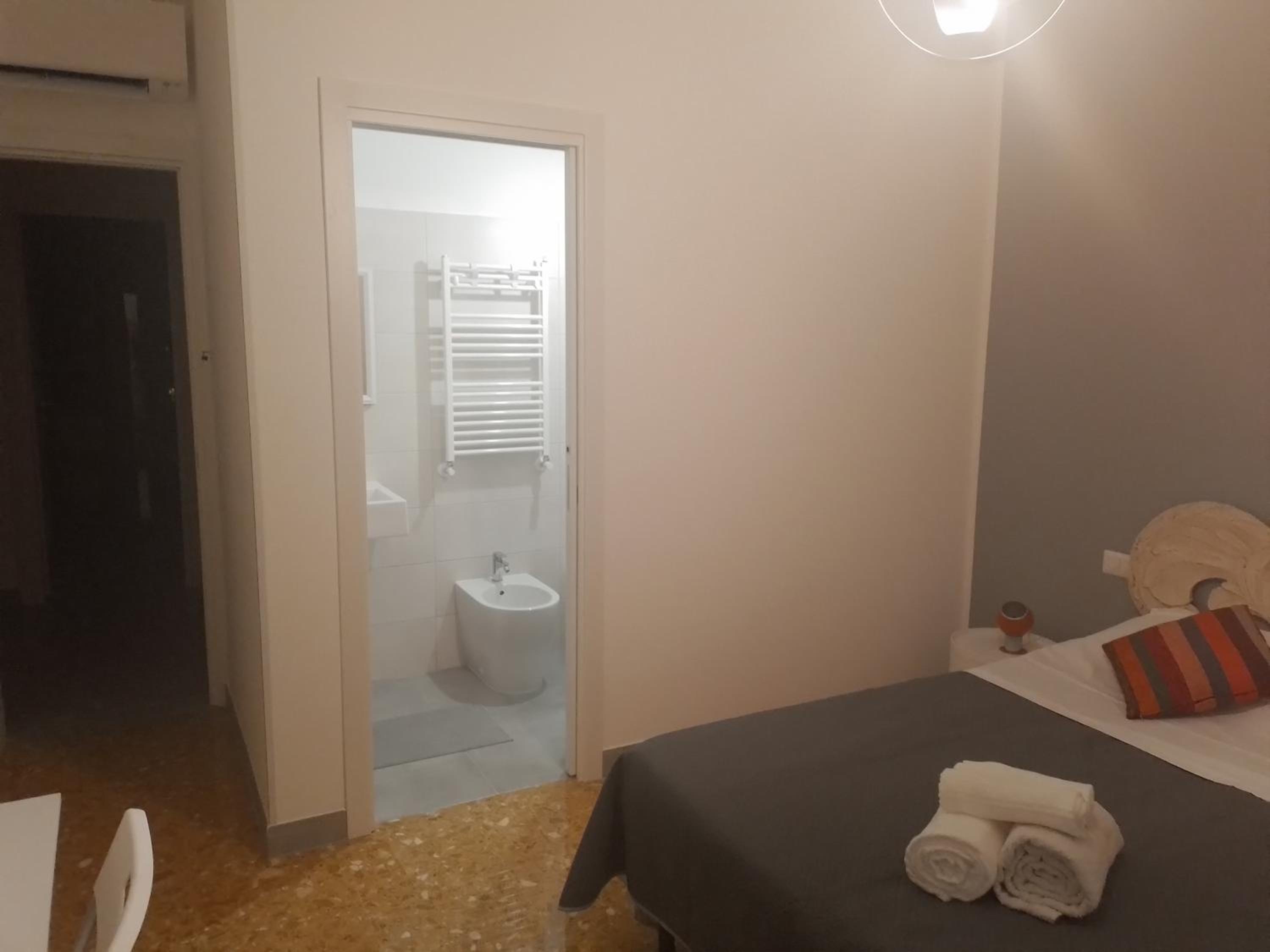 Standard King Room photo 2
