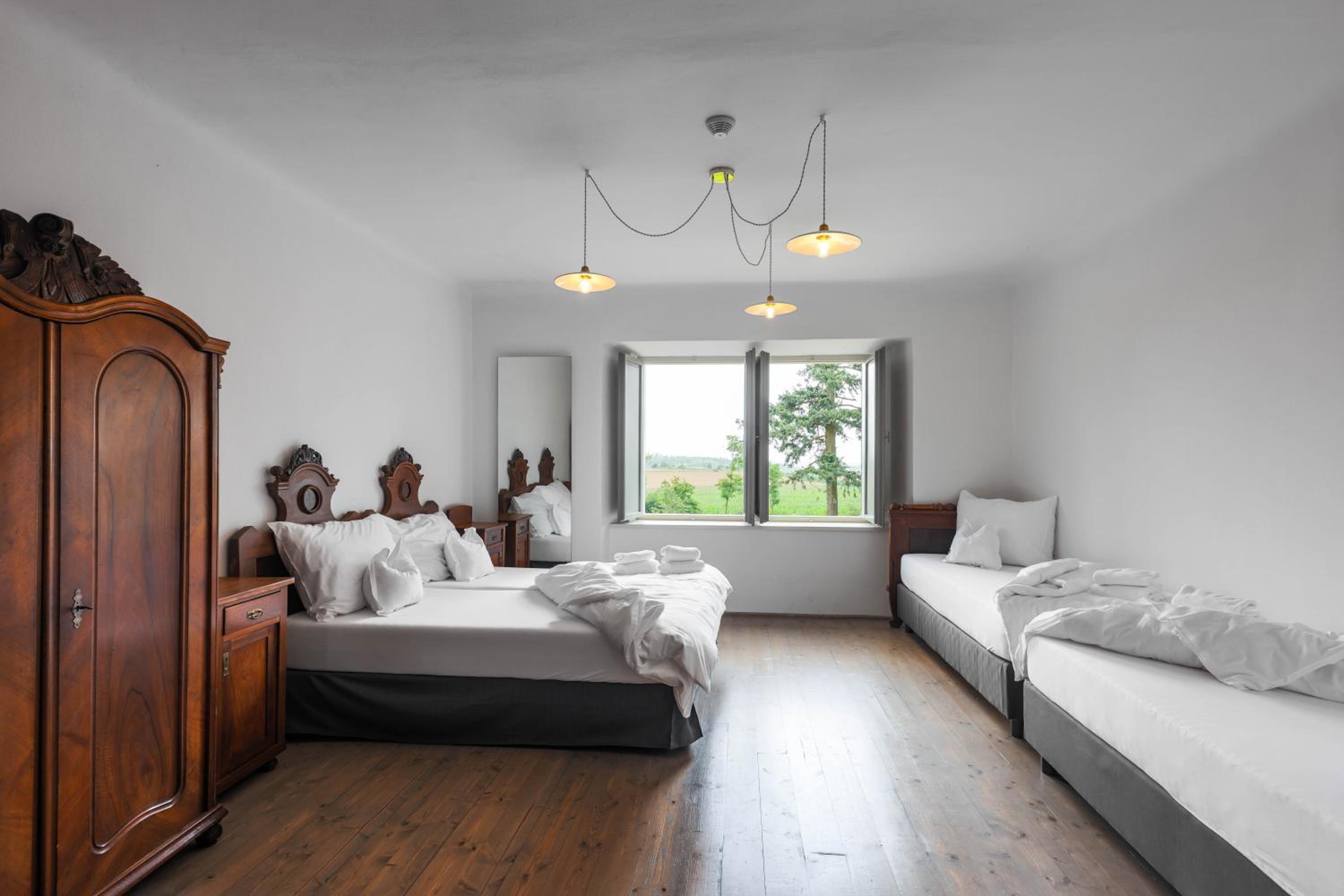 Classic Quadruple Room - Photo 3
