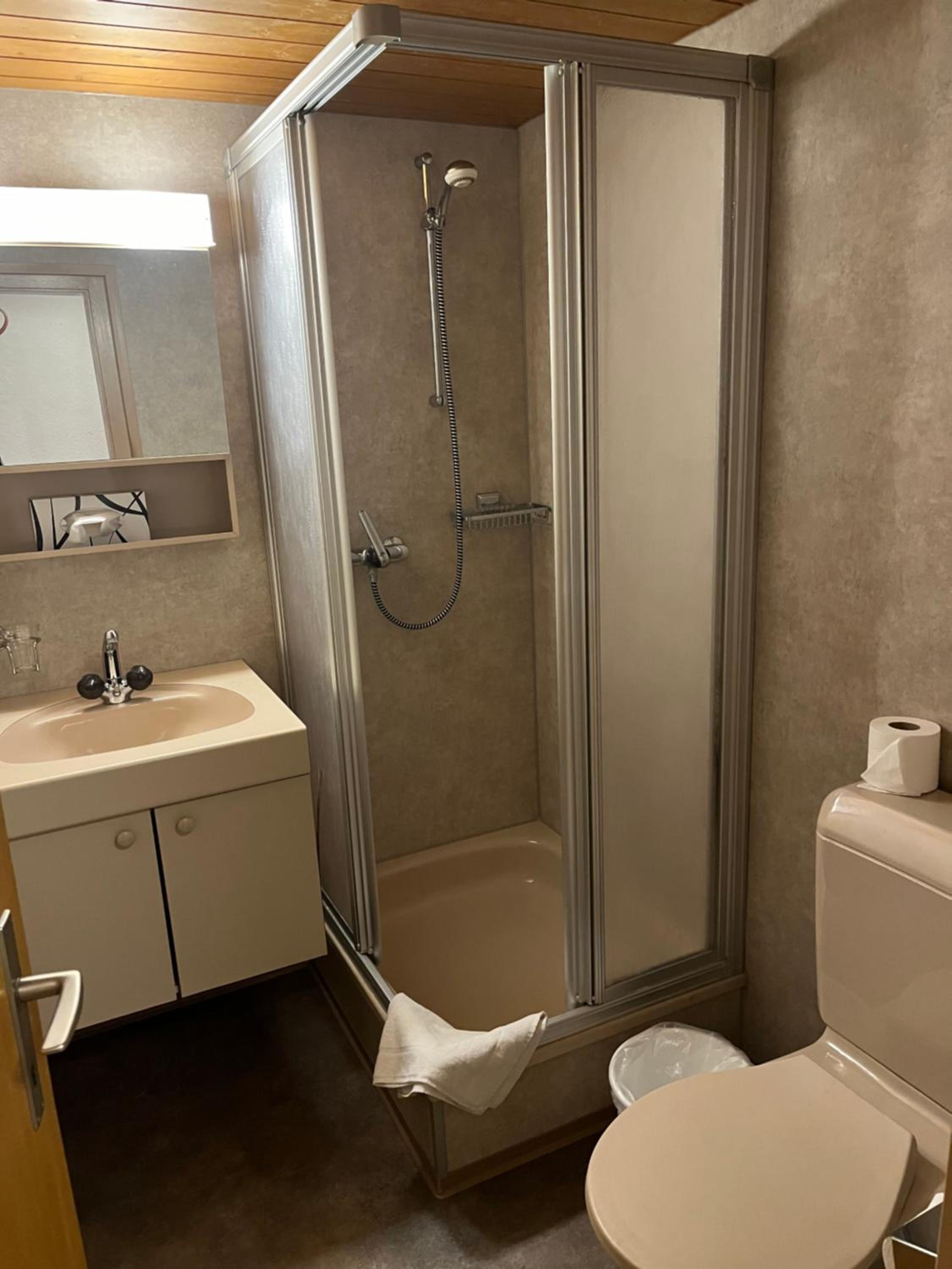 Twin Room with River View - Photo 5