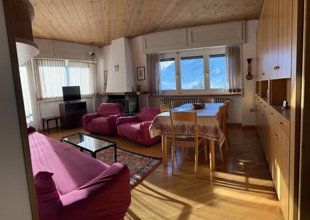 Three-Bedroom Apartment photo 1