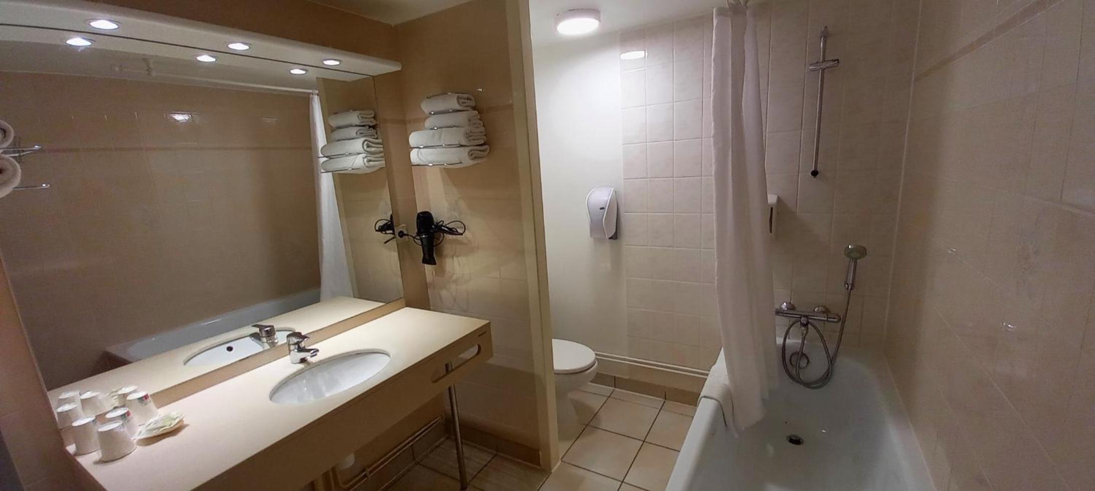Quadruple Room - Photo 5