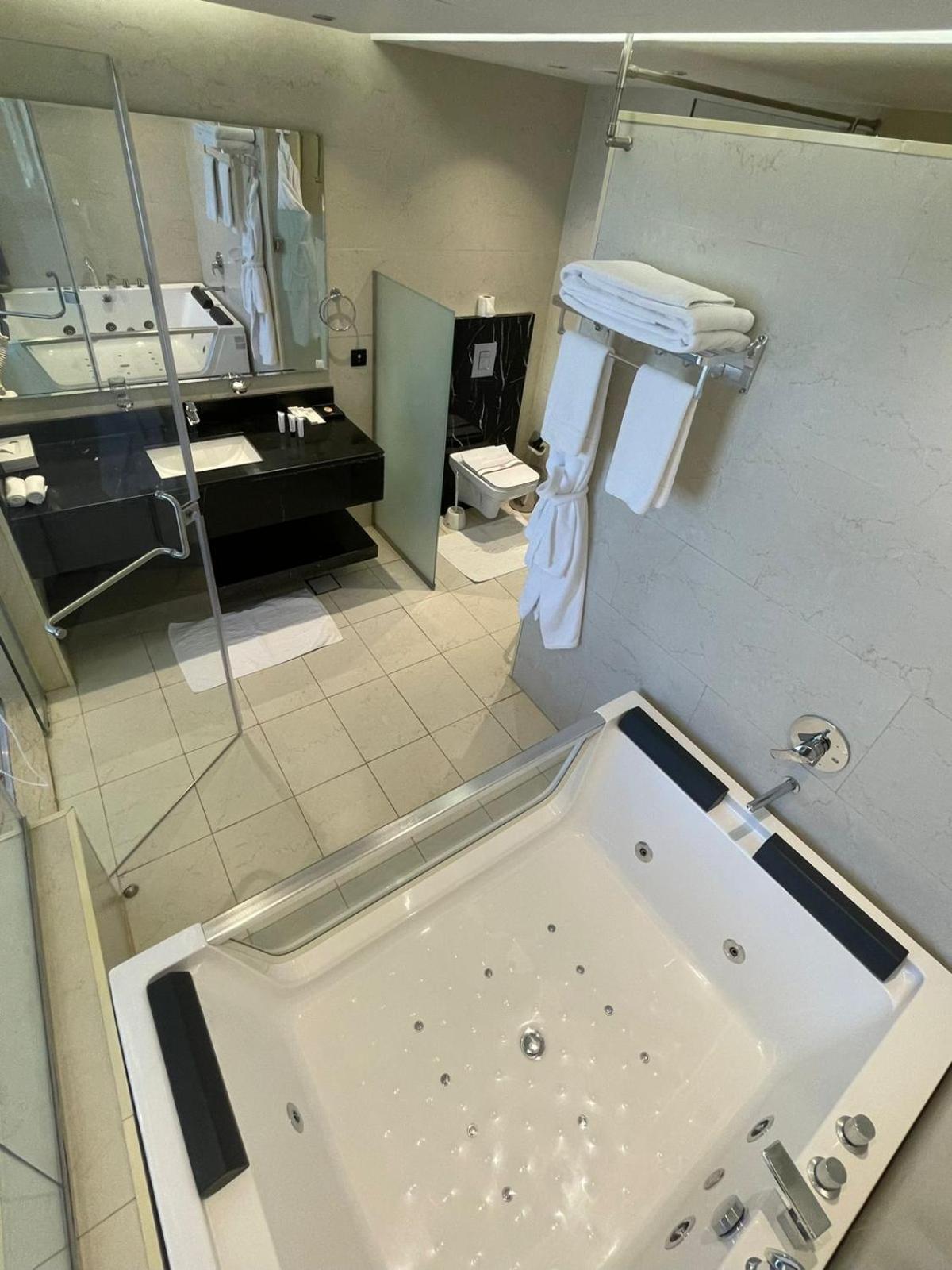 Junior Suite thumbnail 6