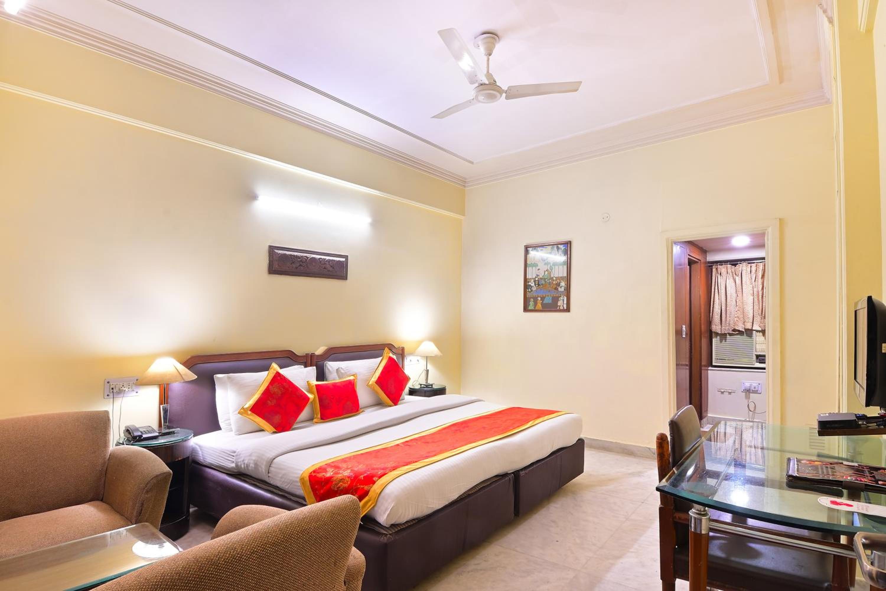 Suite Room with Fish Aquarium - Photo 1