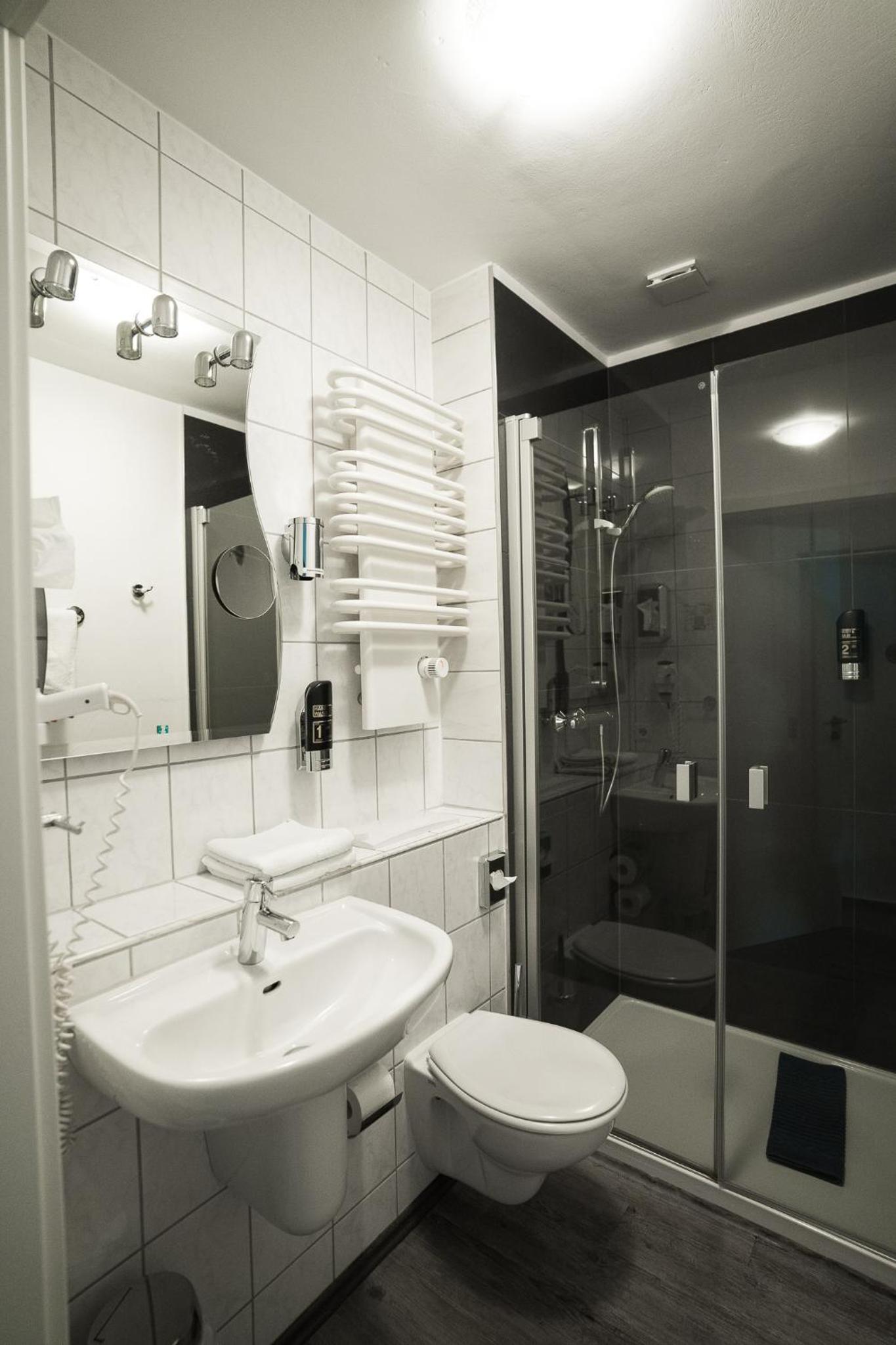 Standard Double Room - Photo 2