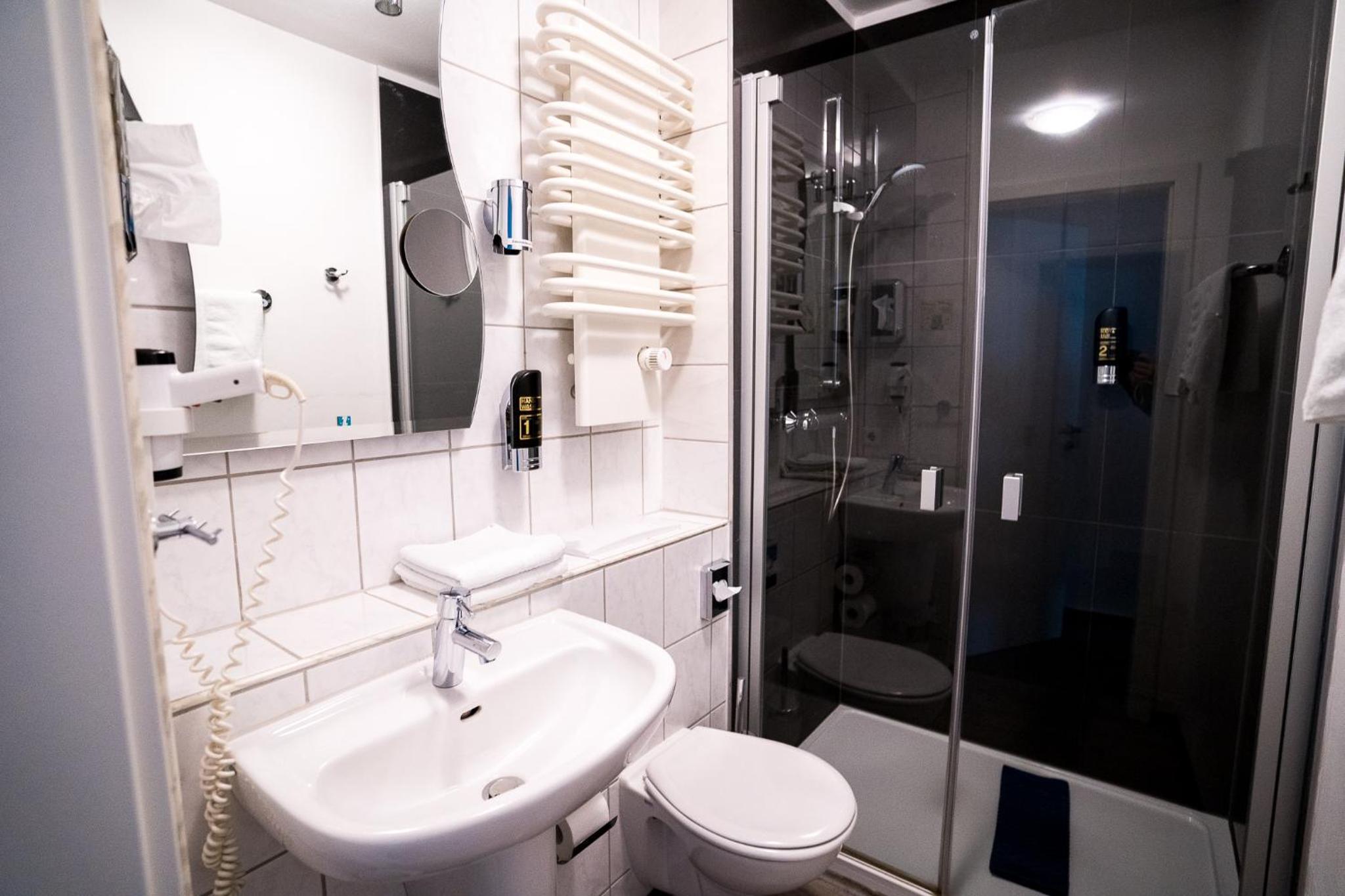 Standard Double Room - Photo 5
