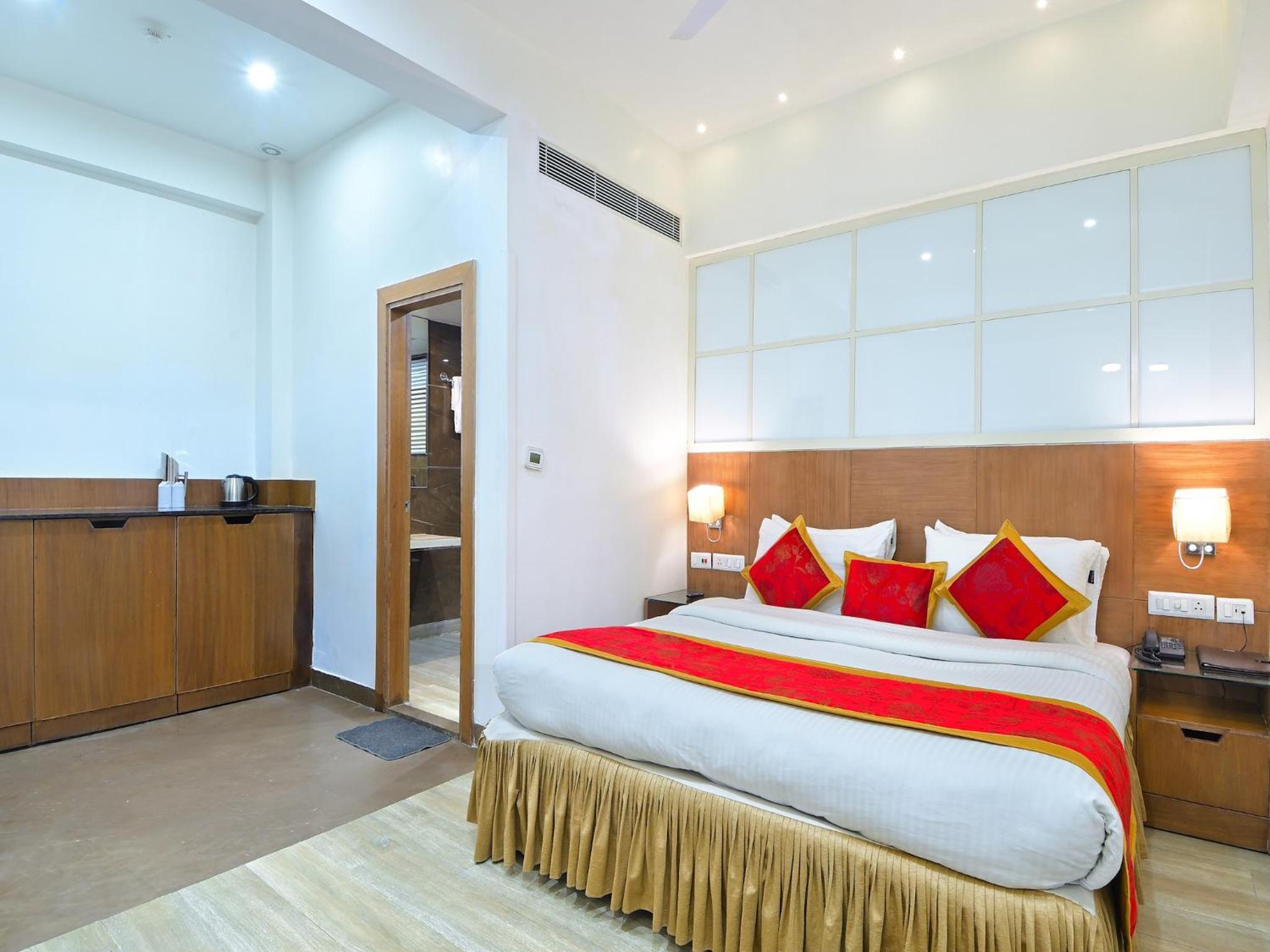 Executive Room - Photo 1