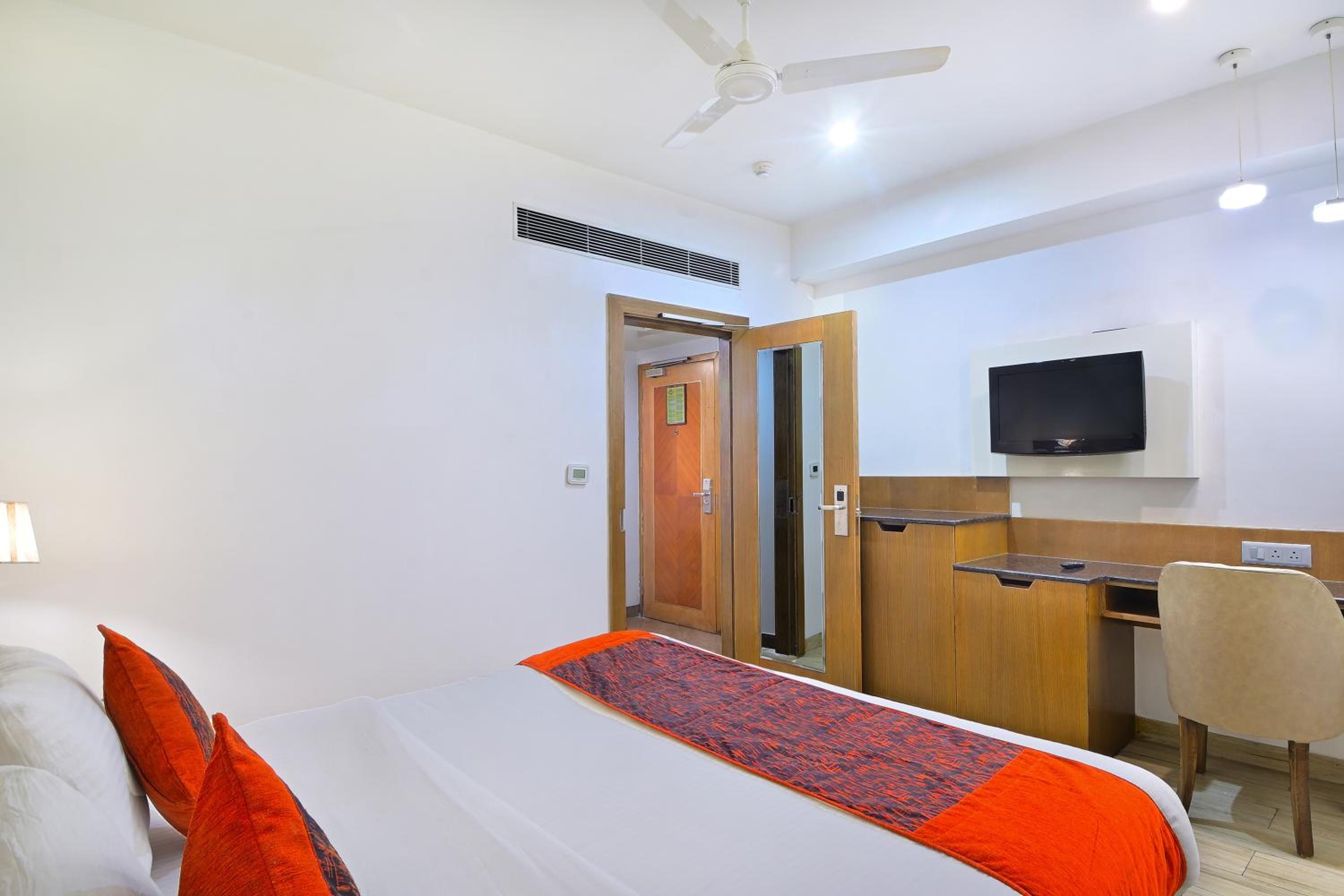 Family Suite(2 Rooms with 1 Washroom) photo 2