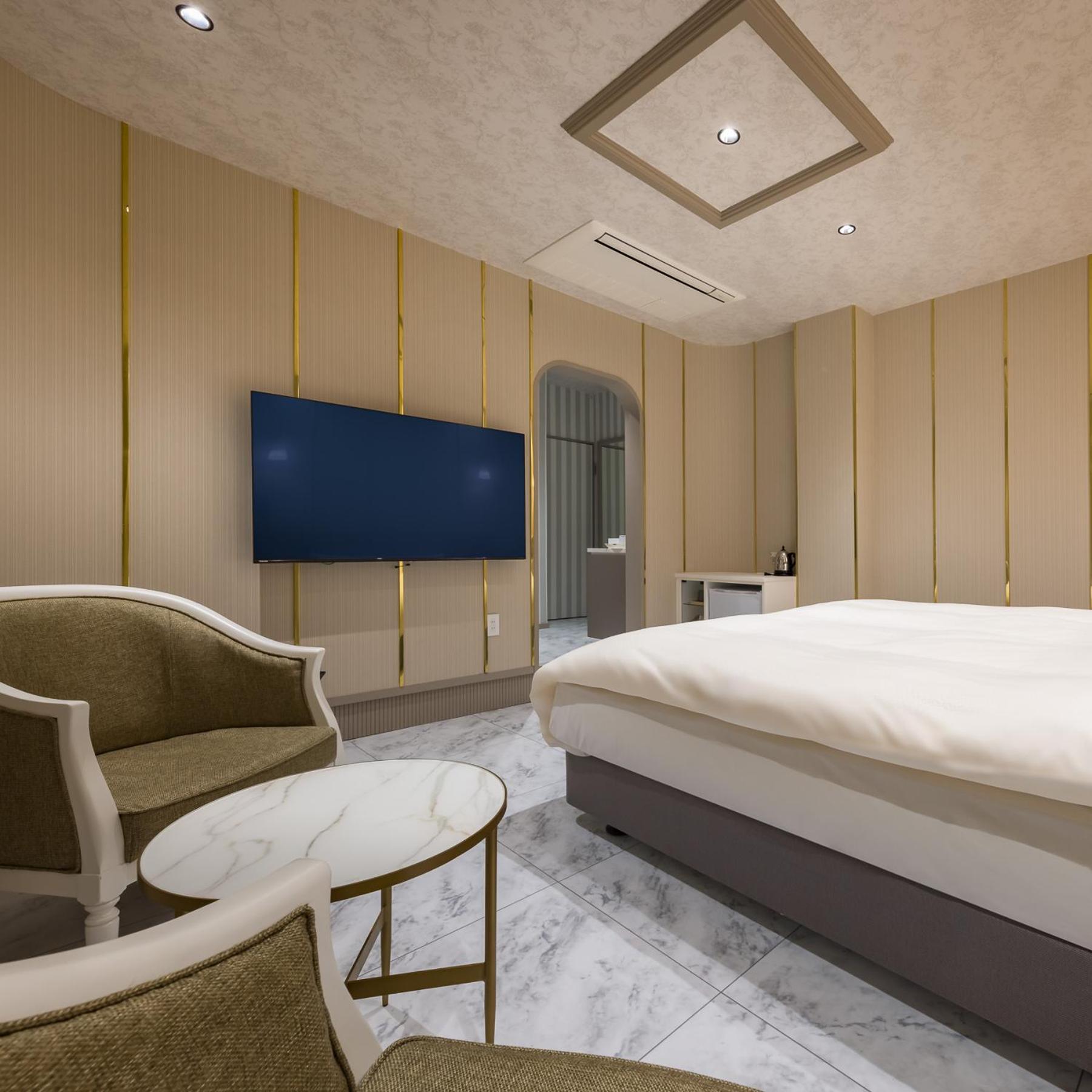 Double Room - Photo 14
