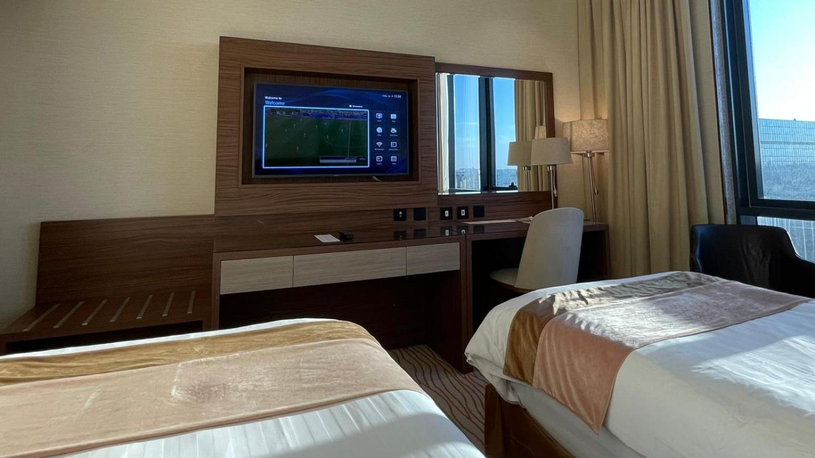 Deluxe Twin Room thumbnail 5