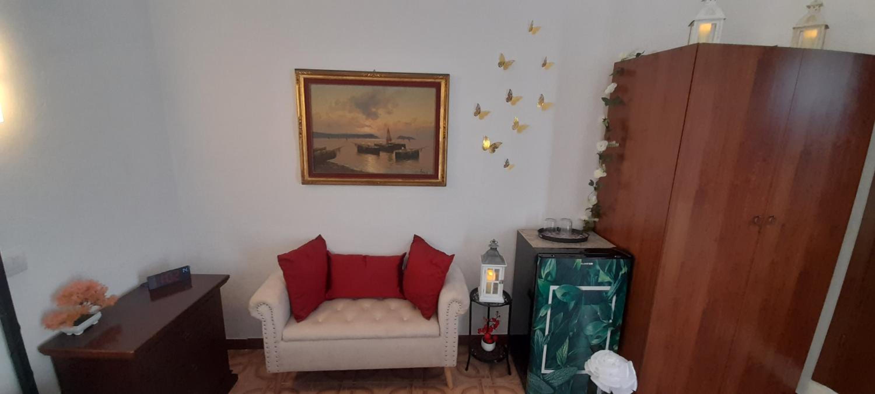Triple Room with Balcony - Photo 22