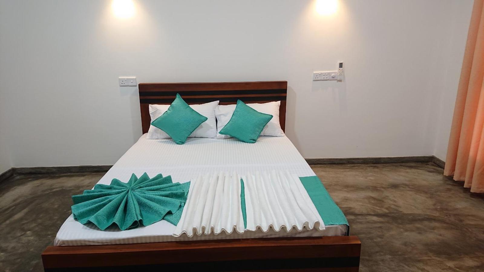 Large Double or Twin Room photo 1