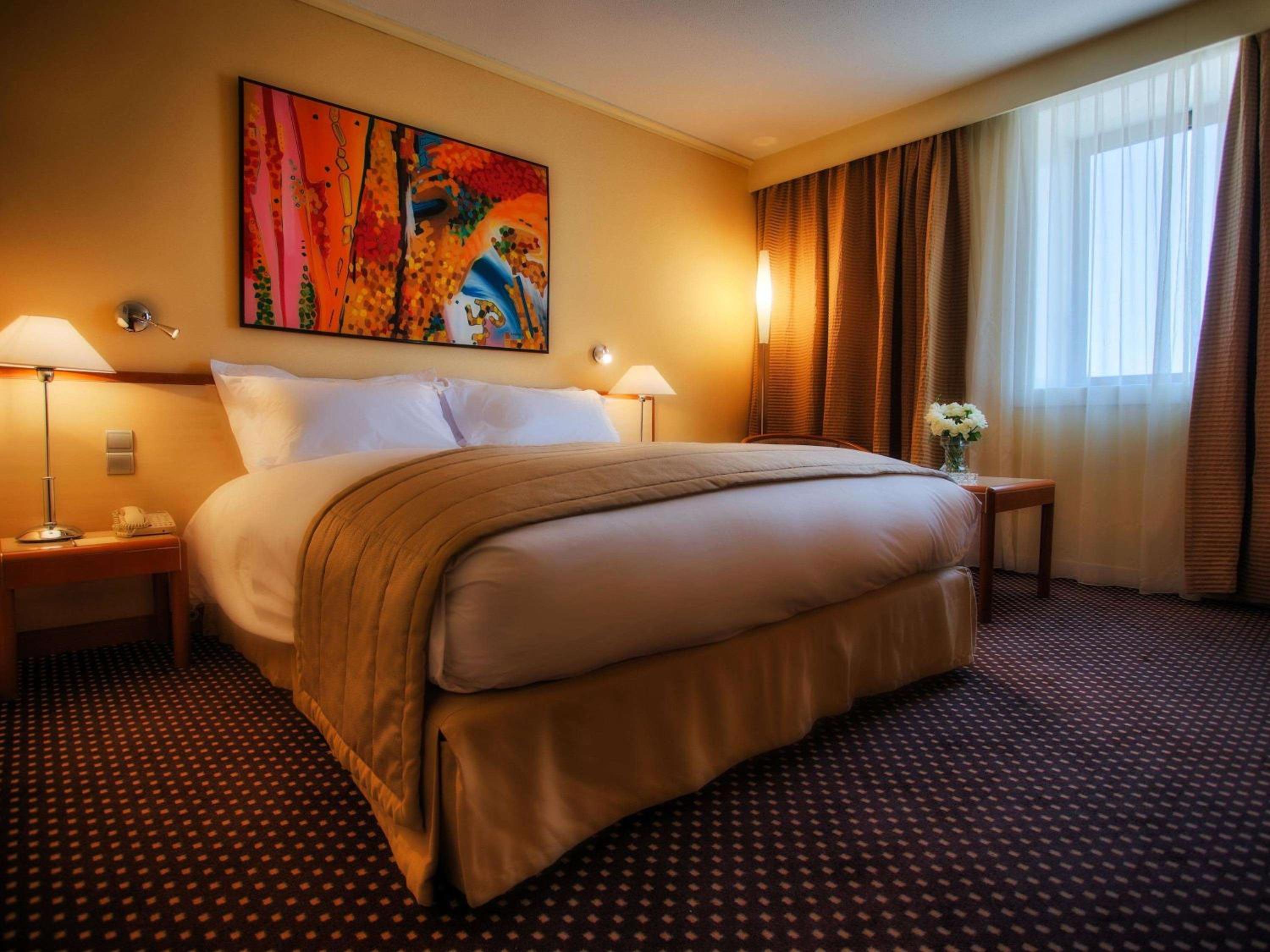 Superior King Room with City View - Photo 10