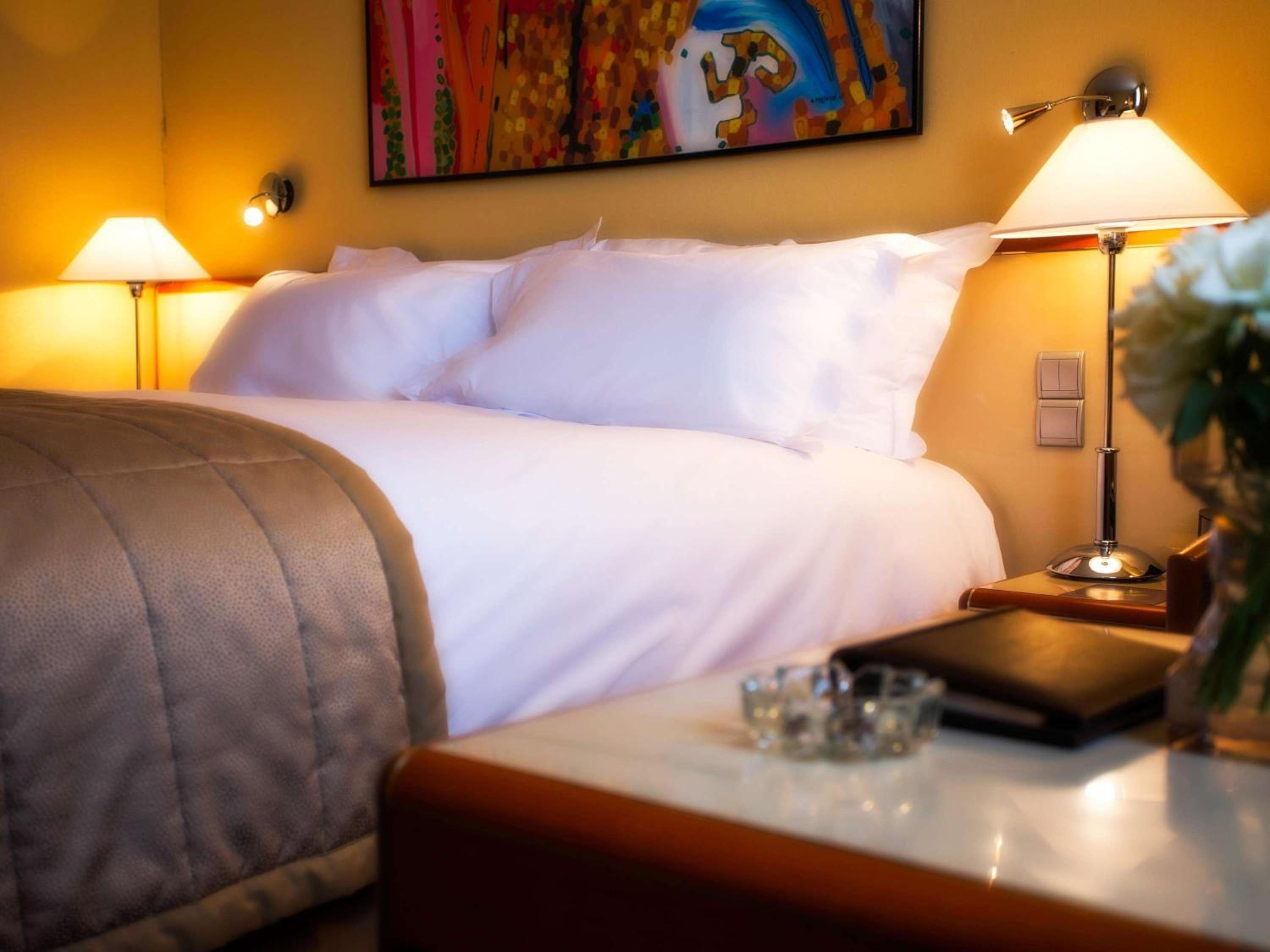 Superior King Room with City View - Photo 11
