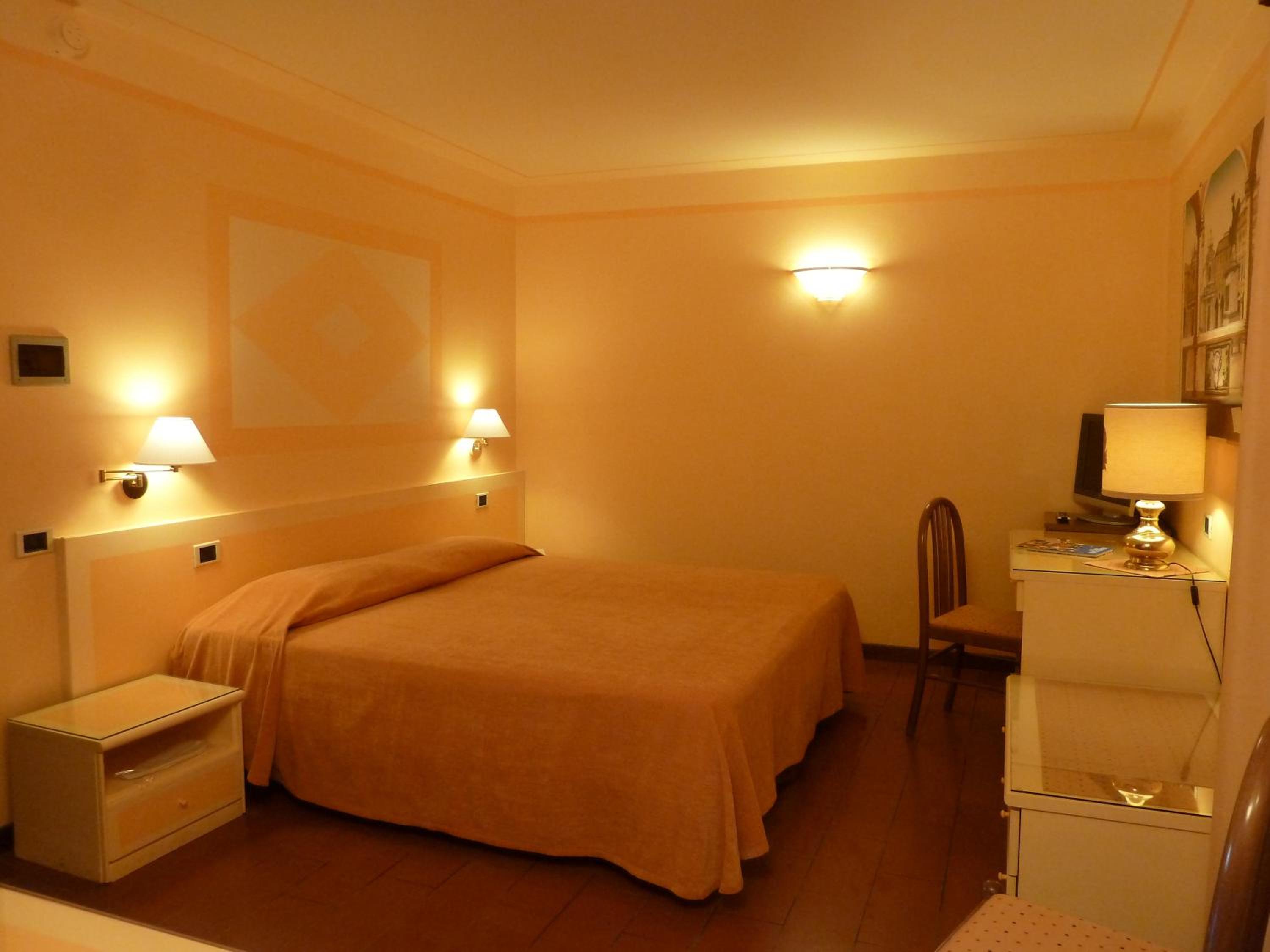 Standard Double Room - Photo 1