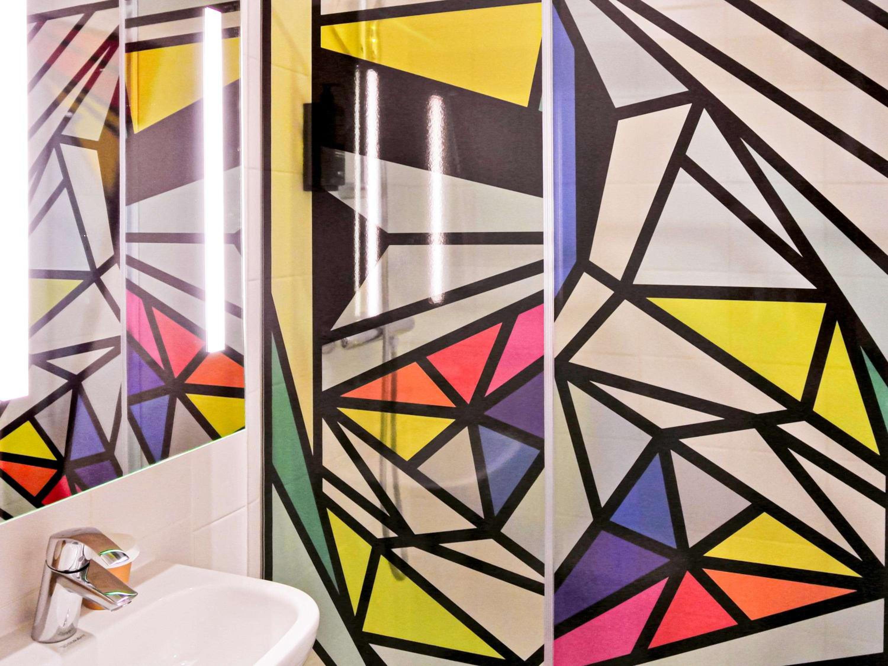 Standard Twin Room thumbnail 5