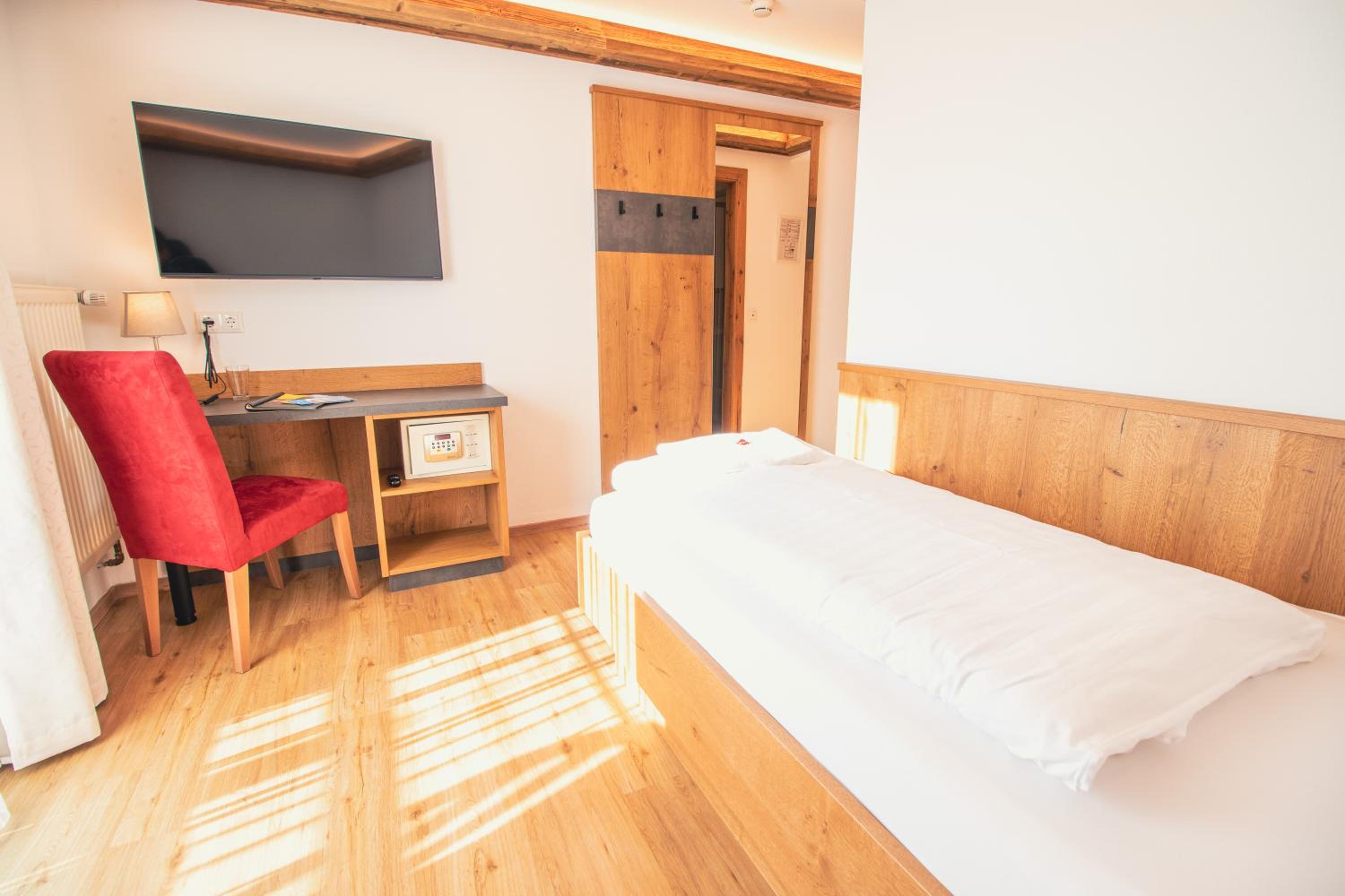 Single Room with Balcony photo 2