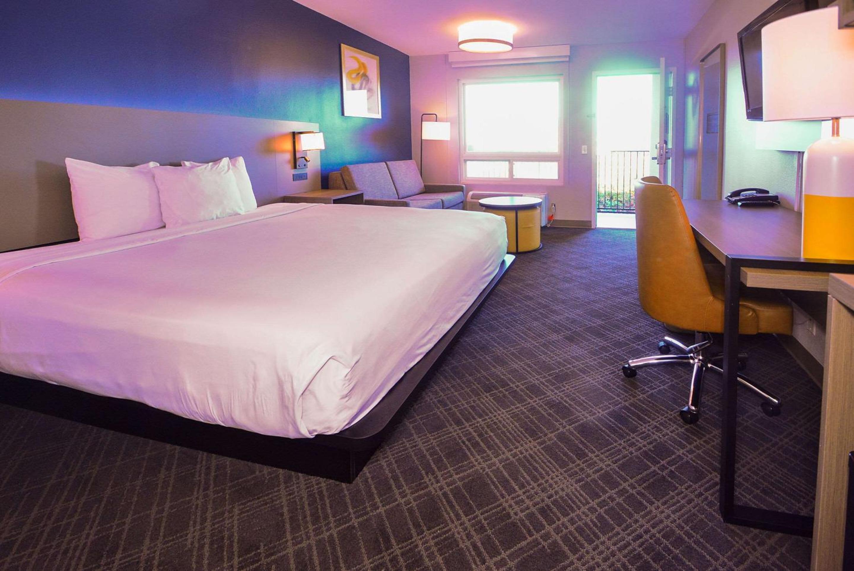 Standard Room, 1 King Bed with Sofa Bed, Non Smoking - Photo 1