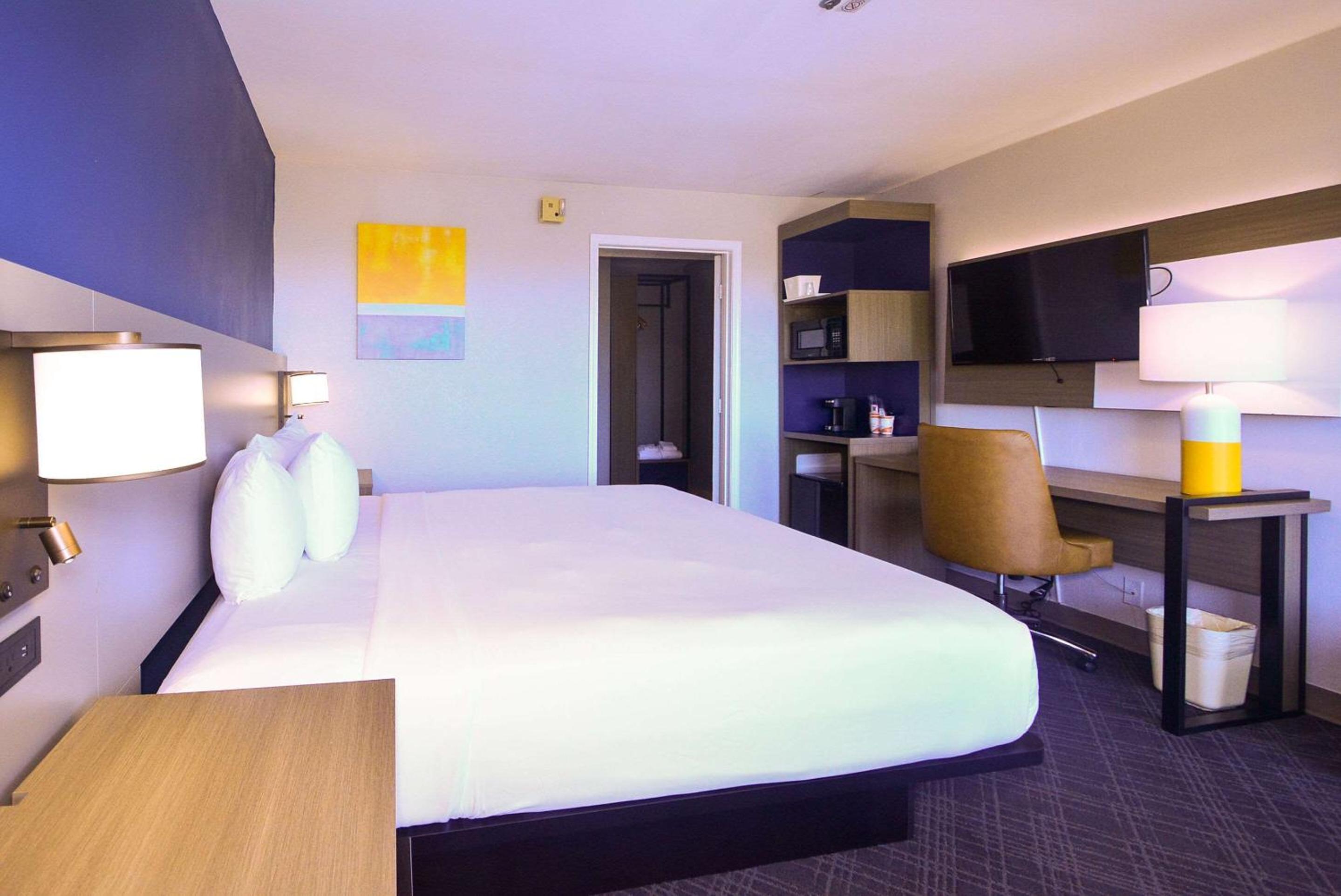 Standard Room, 1 King Bed with Sofa Bed, Non Smoking - Photo 12