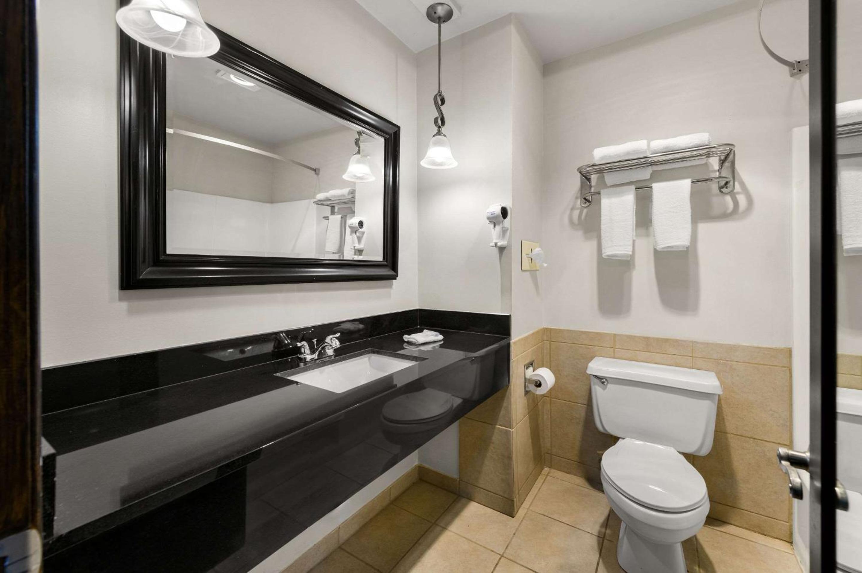 King Room - Non-Smoking - Photo 2