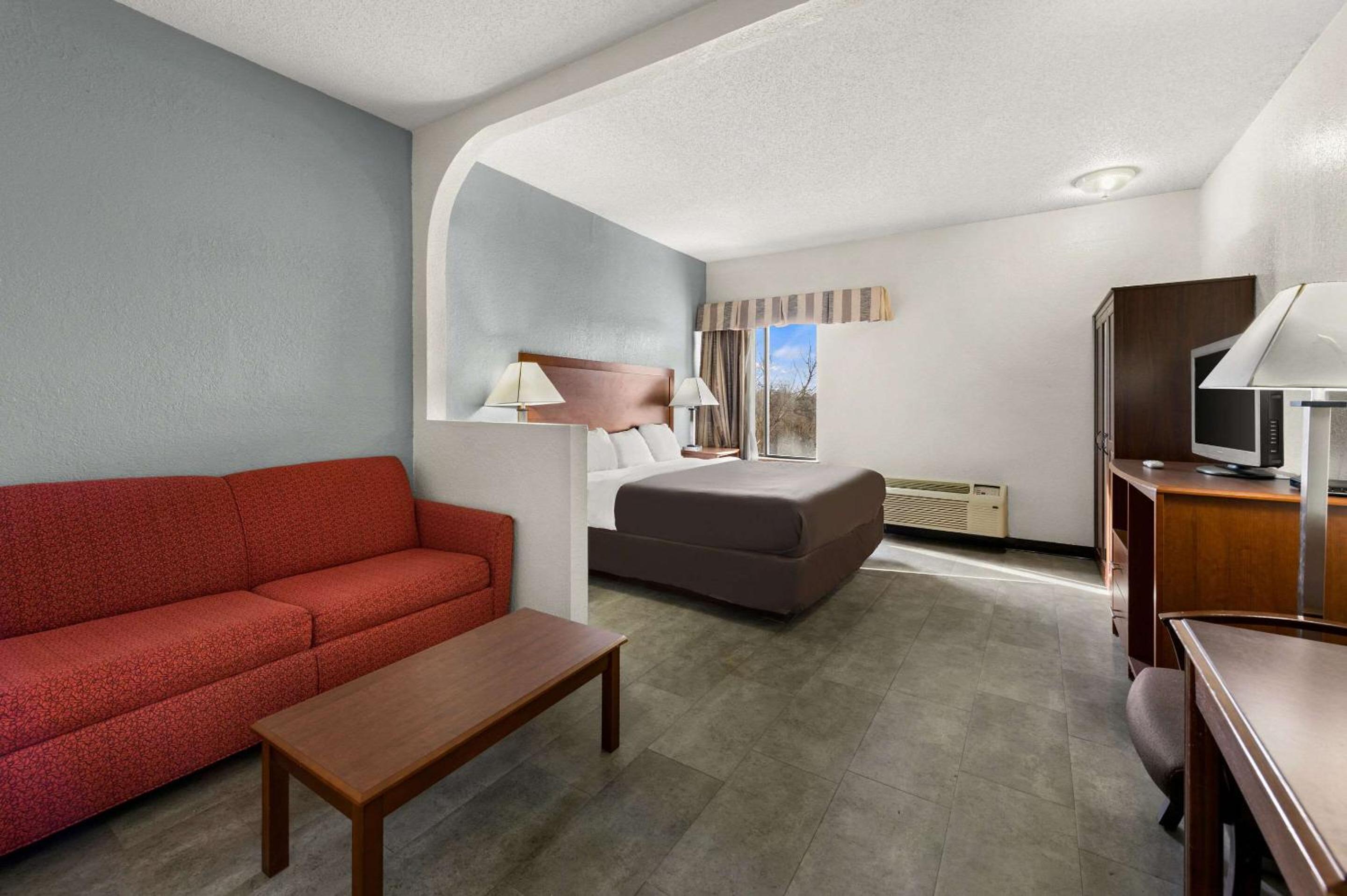 King Room with Sofa Bed - Non-Smoking - Photo 1