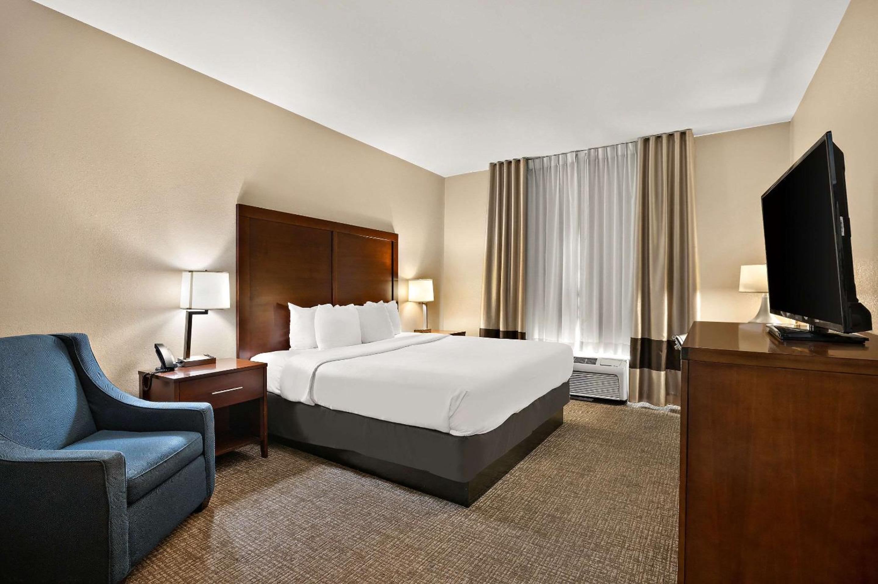 King Room - Non-Smoking - Photo 1