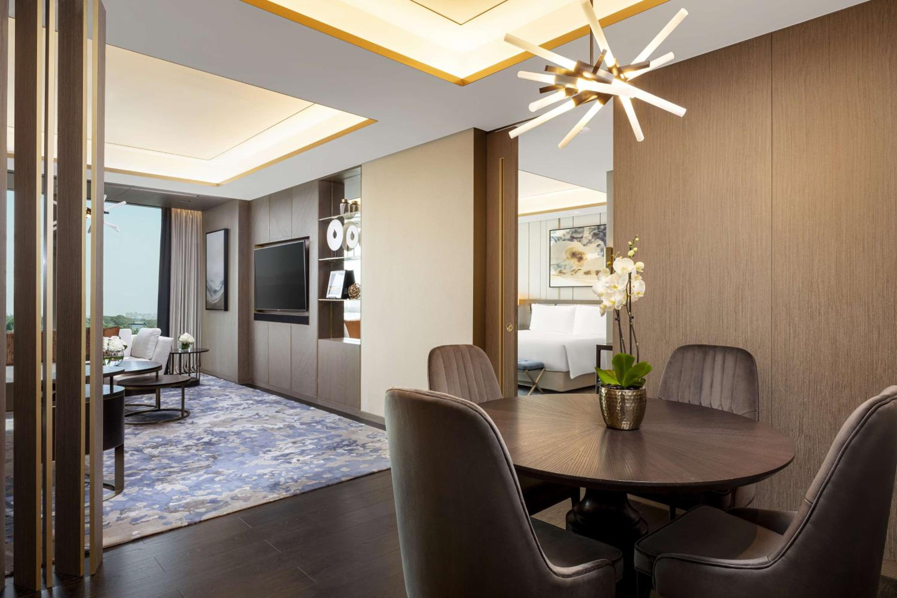 Deluxe One-Bedroom King Suite