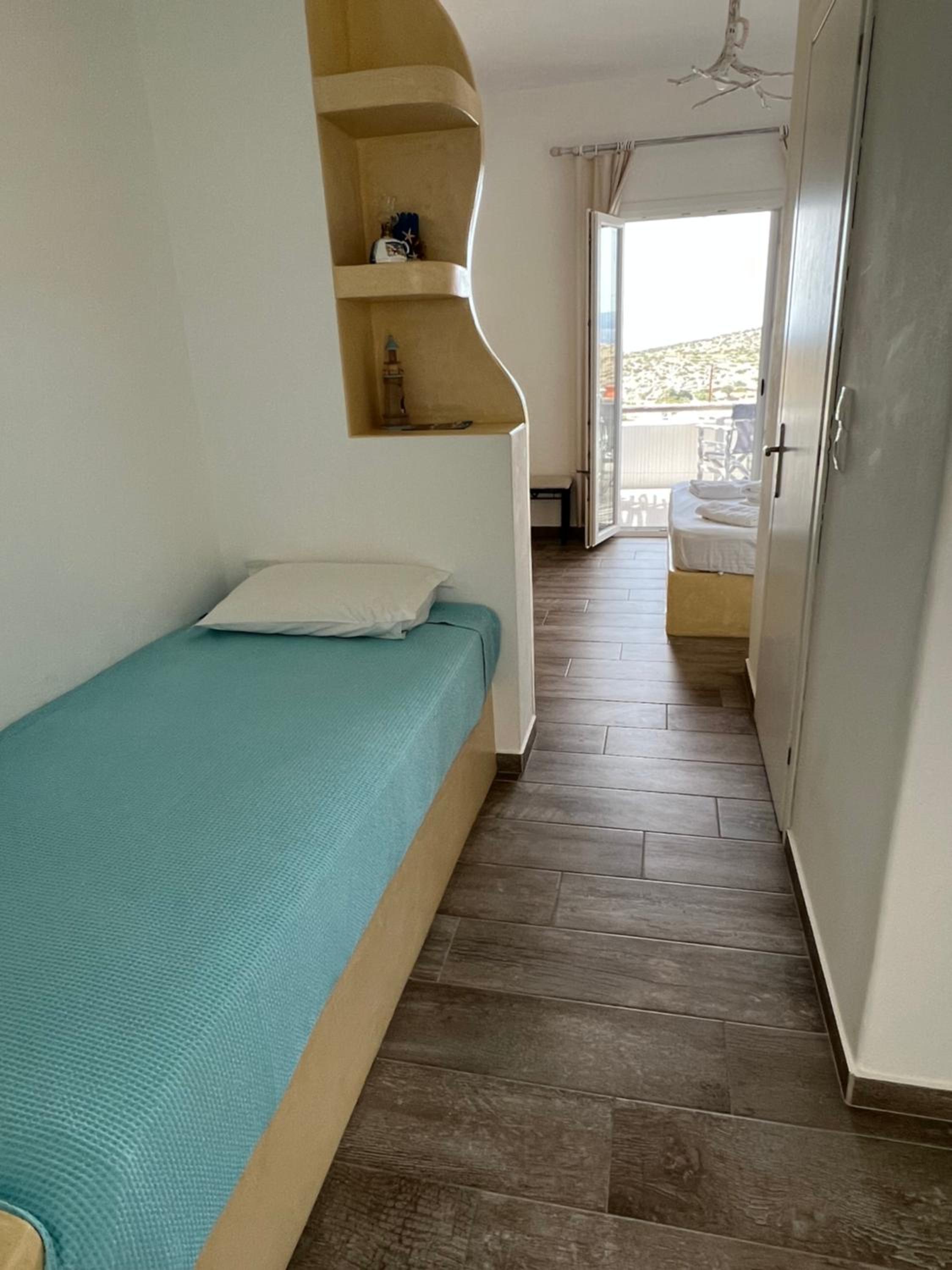 Double Room with Balcony - Photo 21