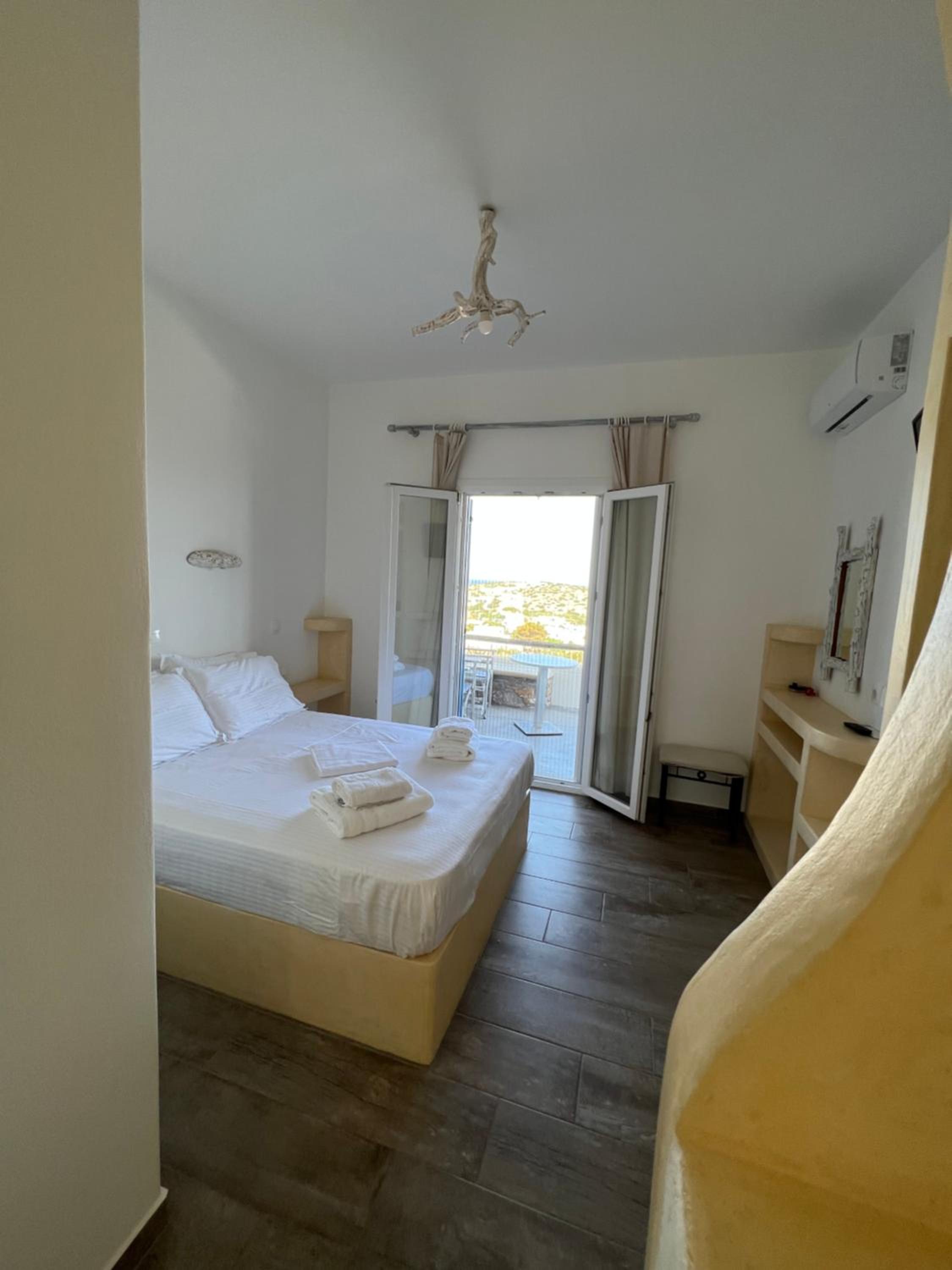 Double Room with Balcony - Photo 36