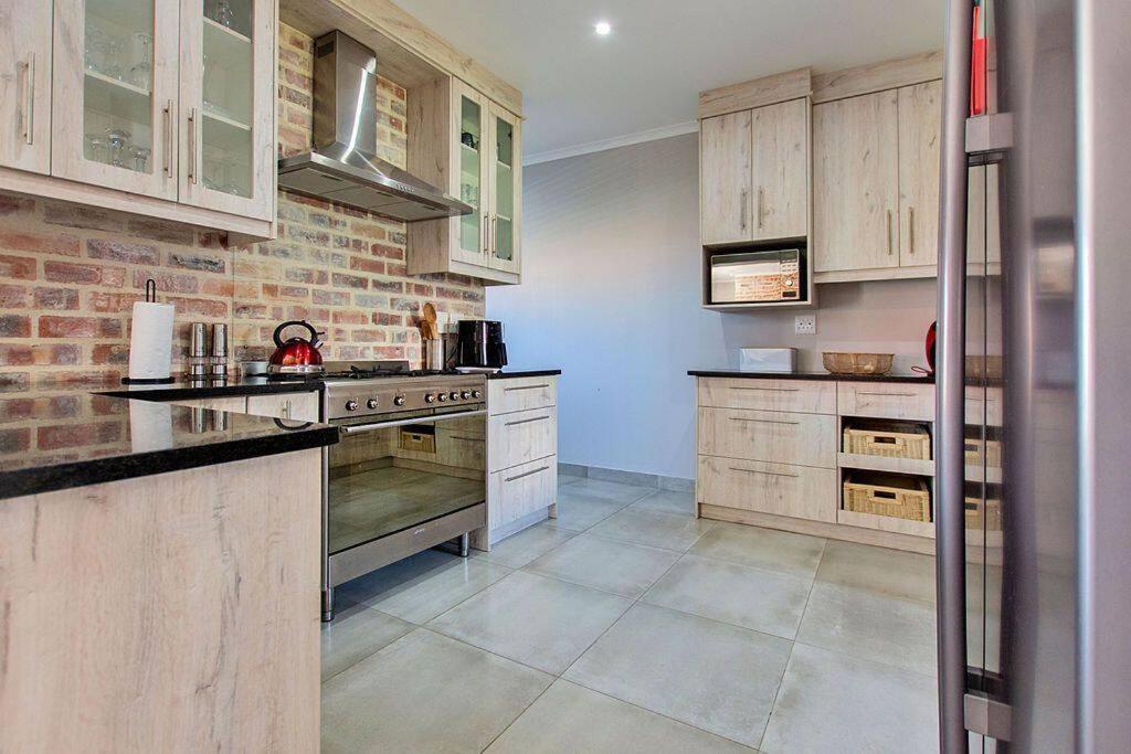 Three-Bedroom House photo 2