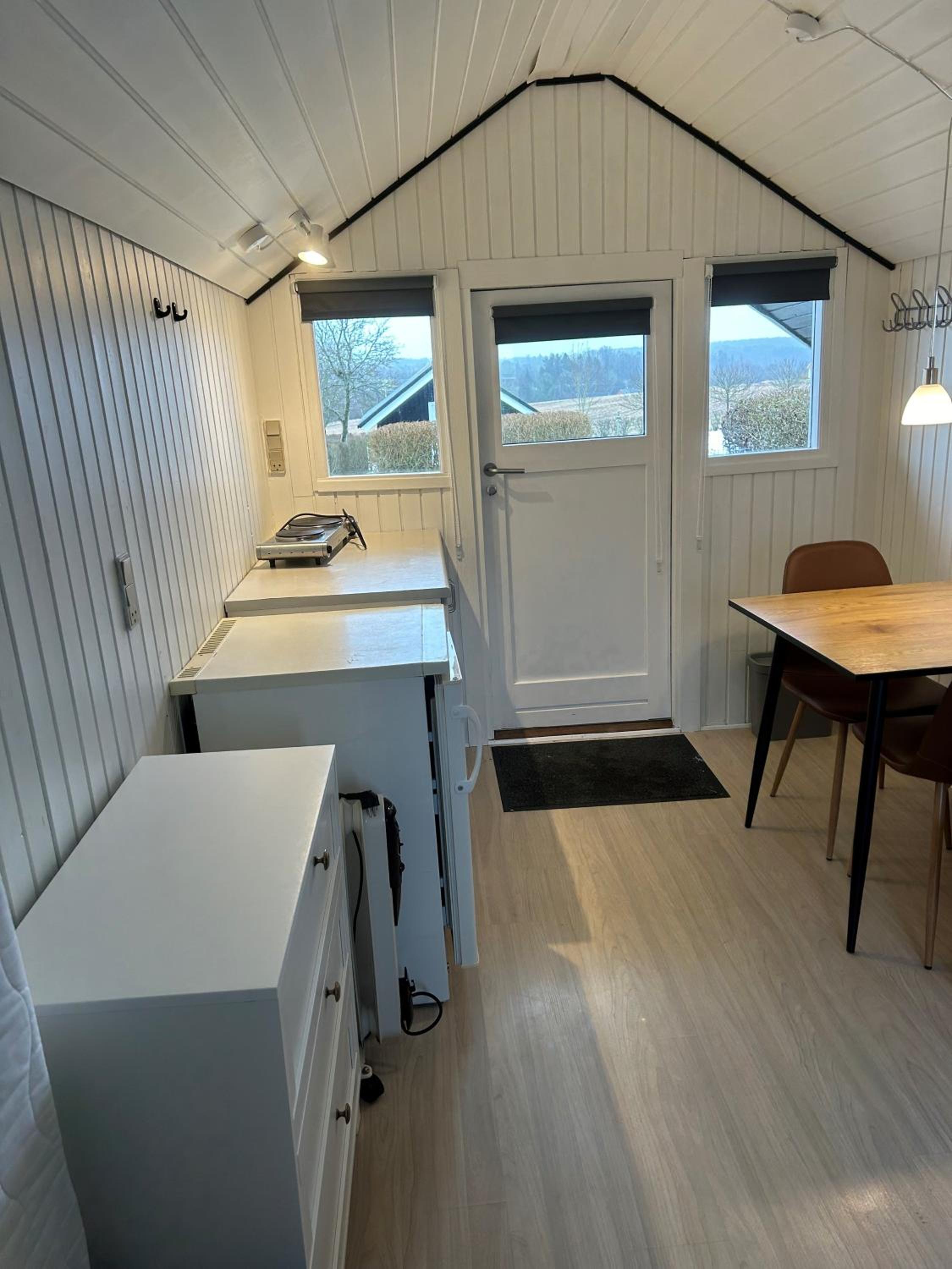 Economy Cottage with Shared Bathroom photo 3