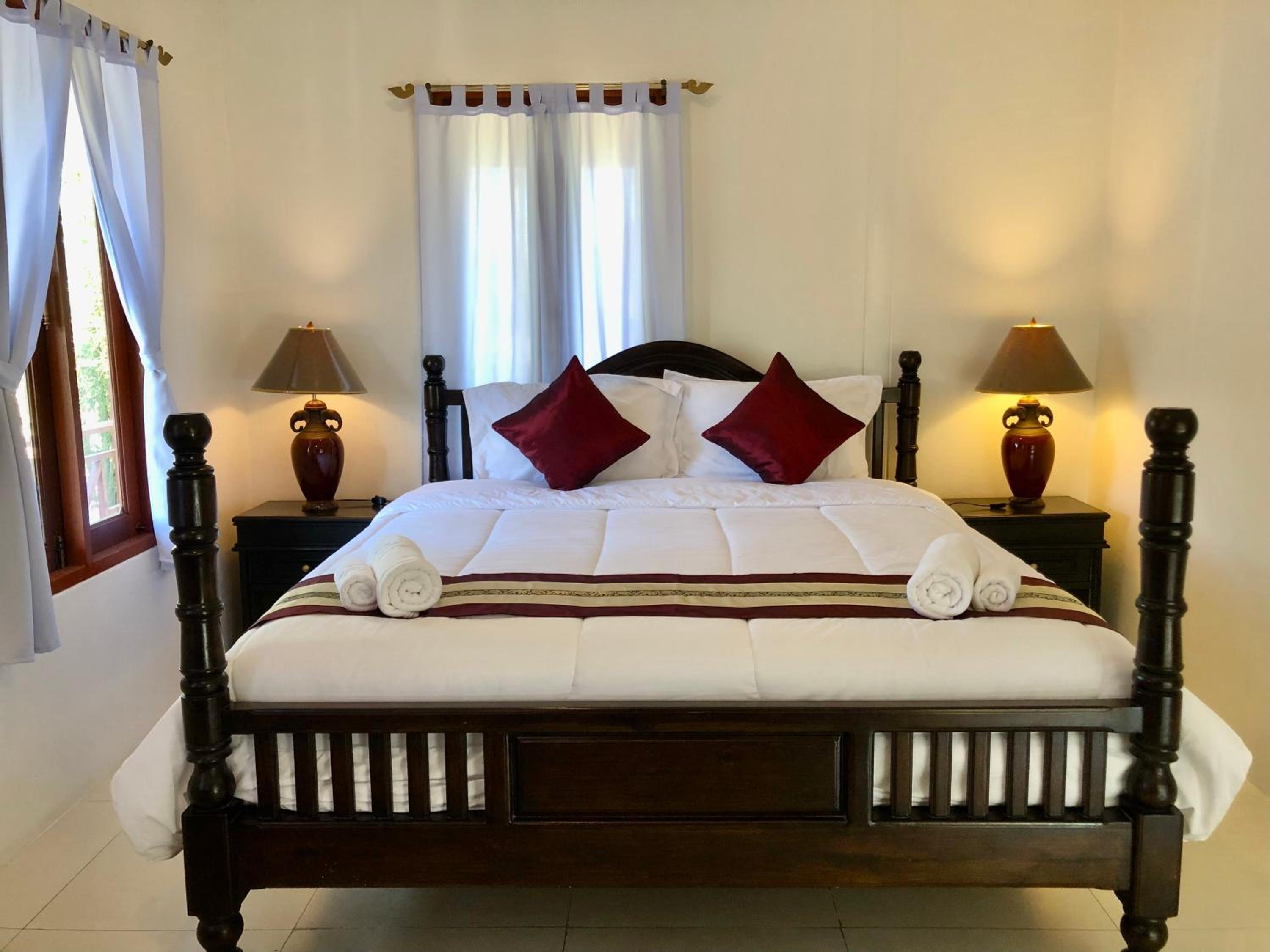 King Room with Balcony - Photo 2