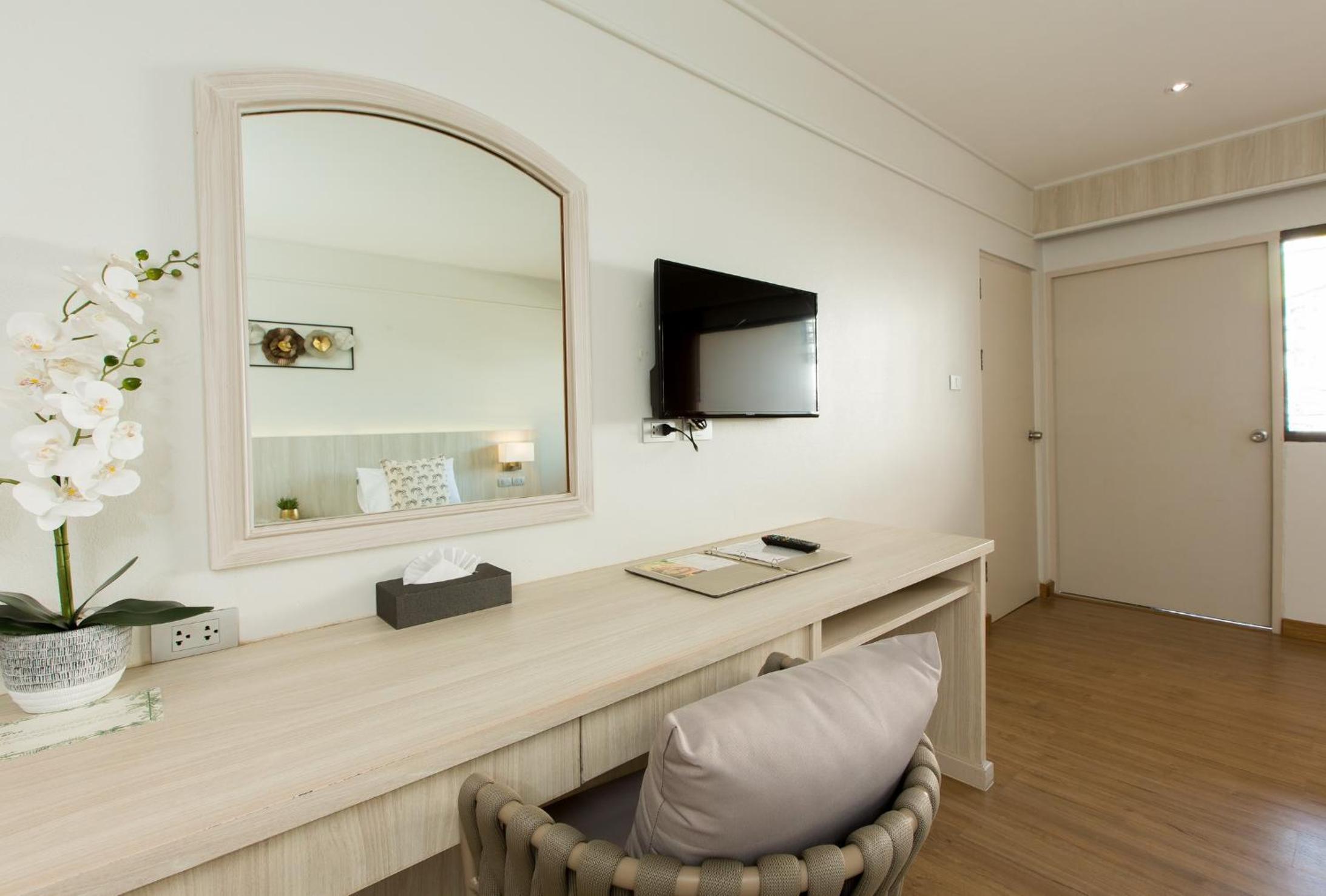 Standard Double or Twin Room City View  - Photo 4