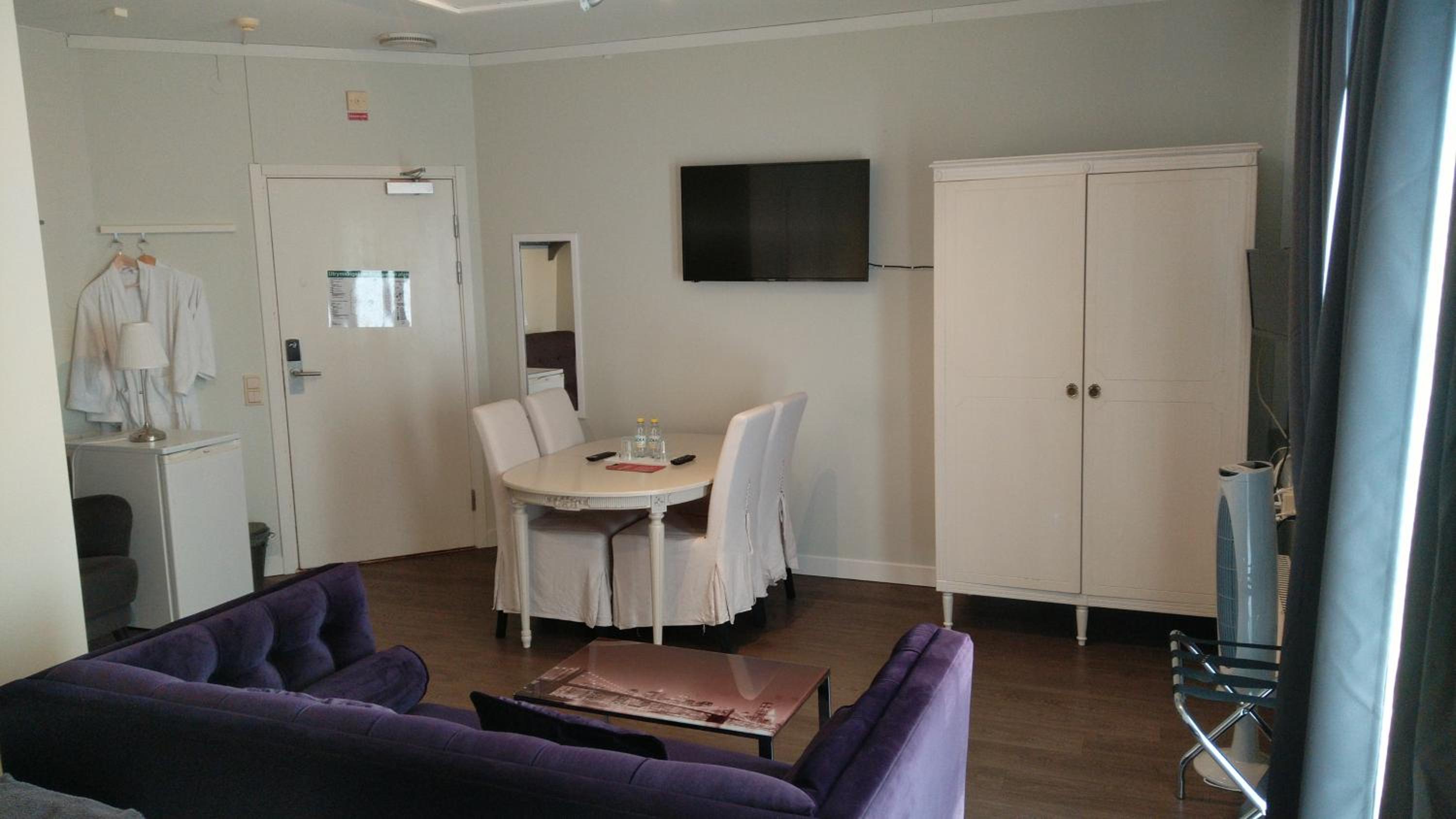 Suite - Photo 14