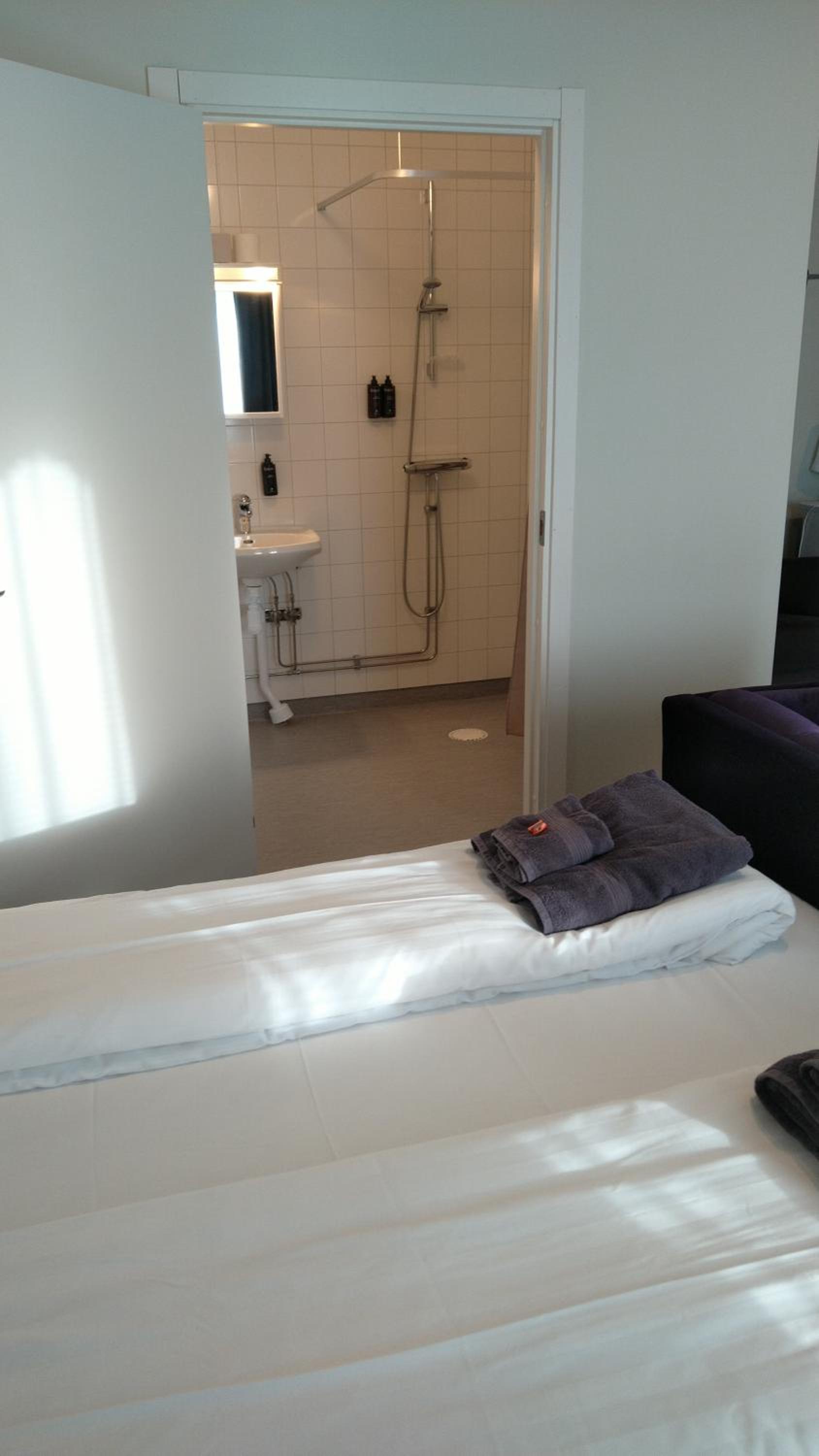 Suite - Photo 15