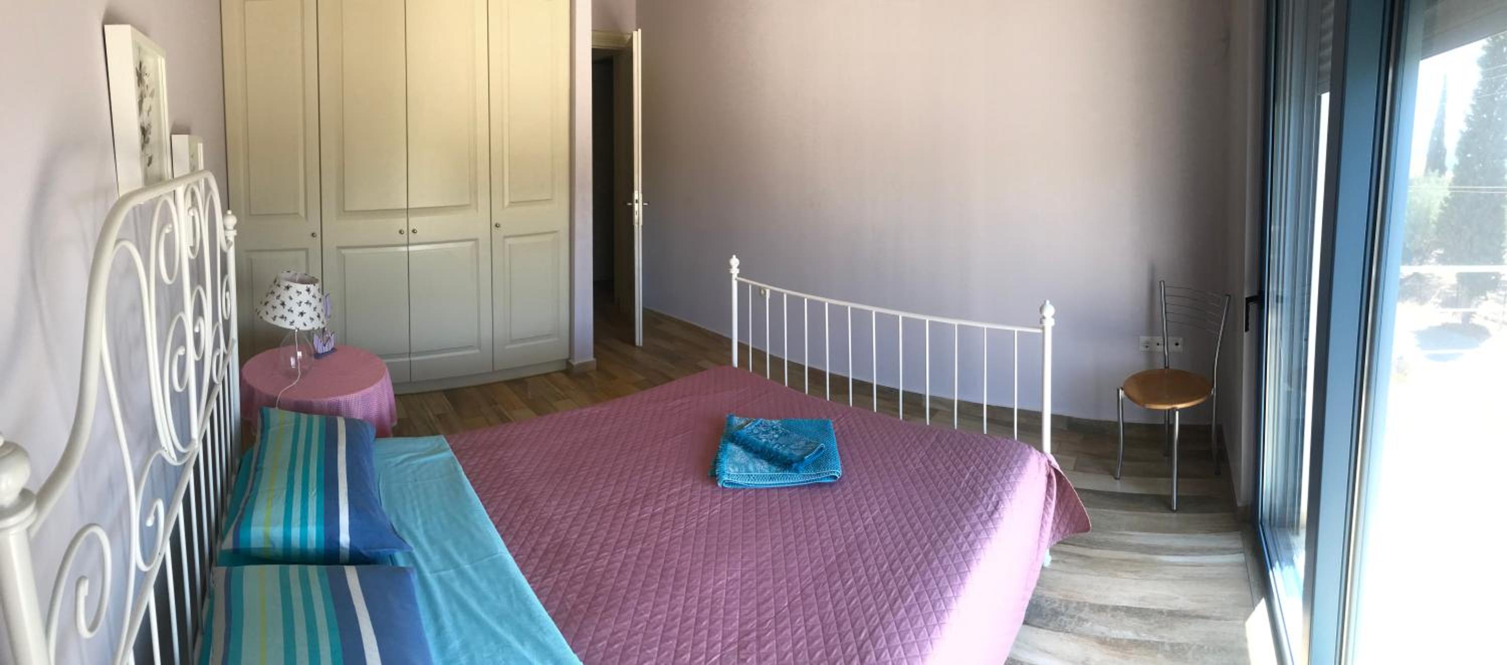 Five-Bedroom House photo 1