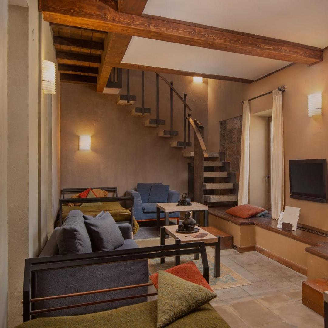 Superior Family Room photo 2
