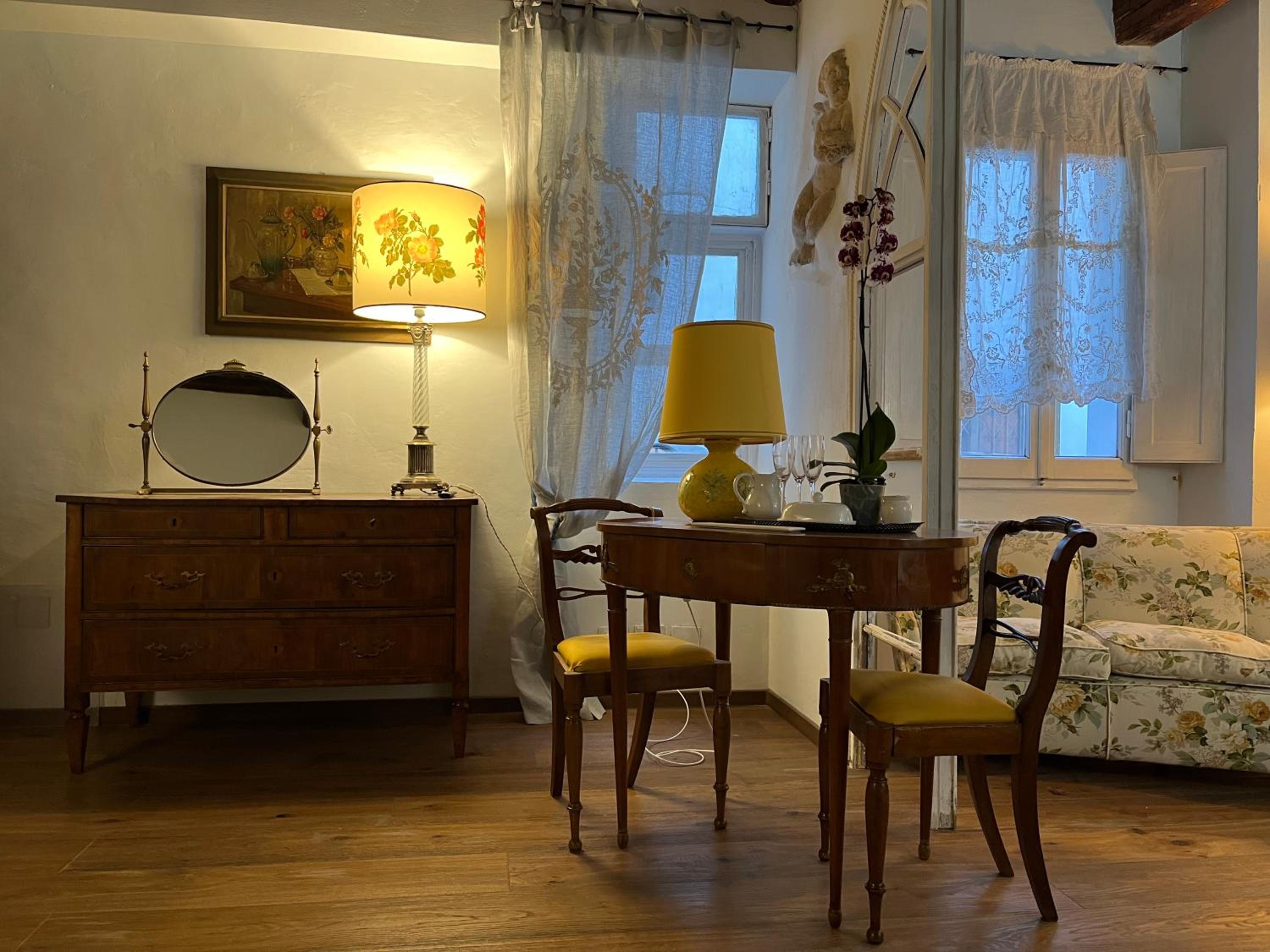 Superior Family Room photo 3