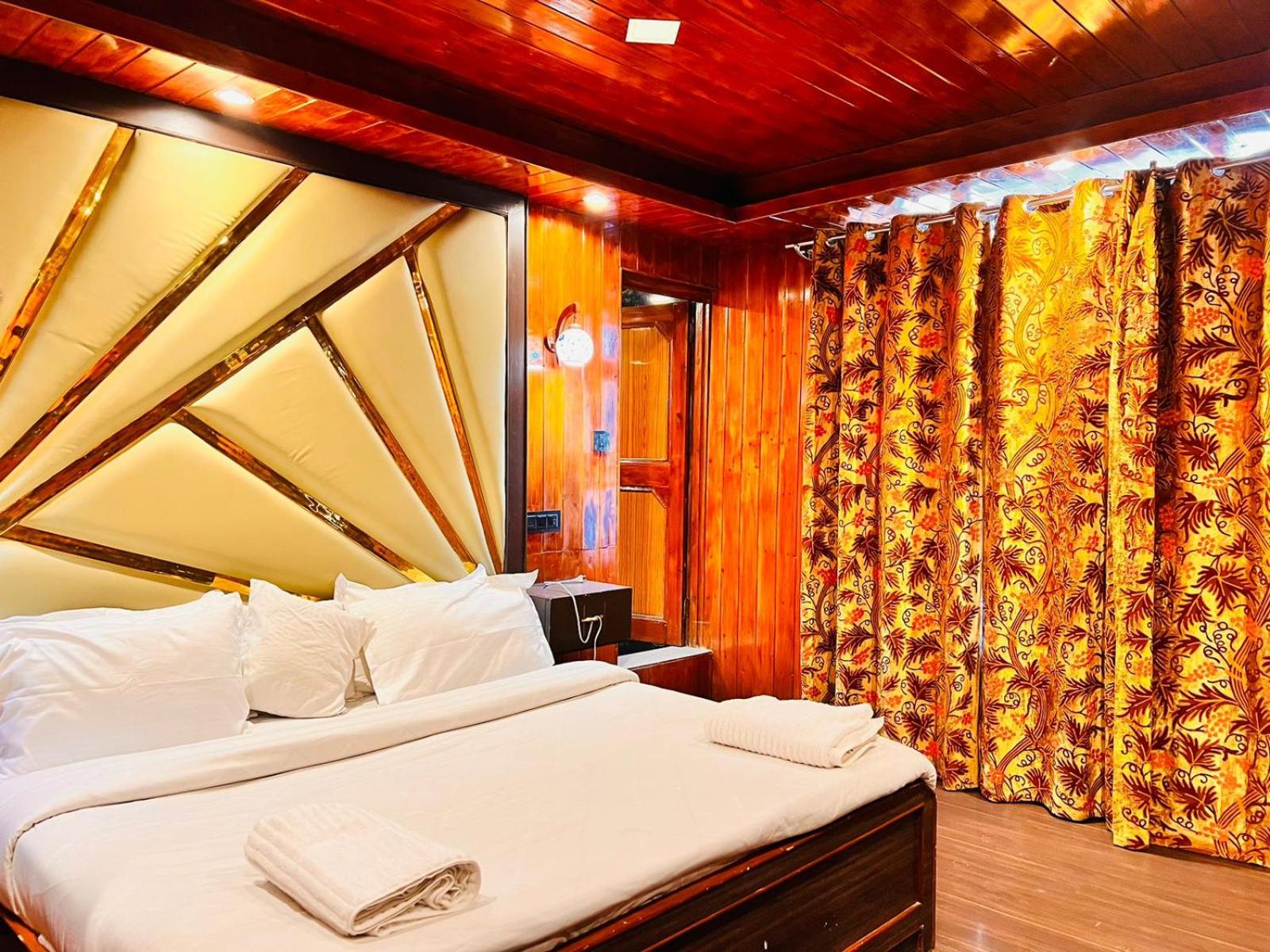 Deluxe Room - Photo 11