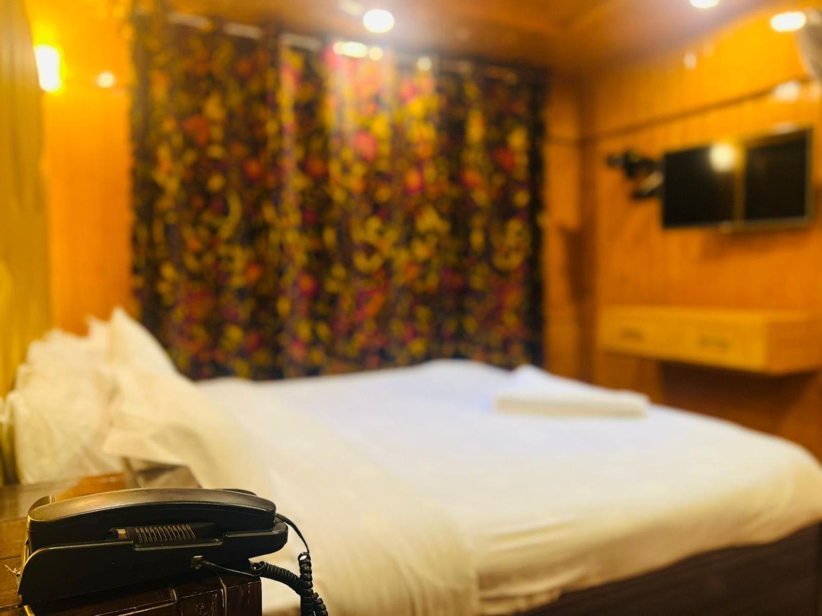 Deluxe Room - Photo 9