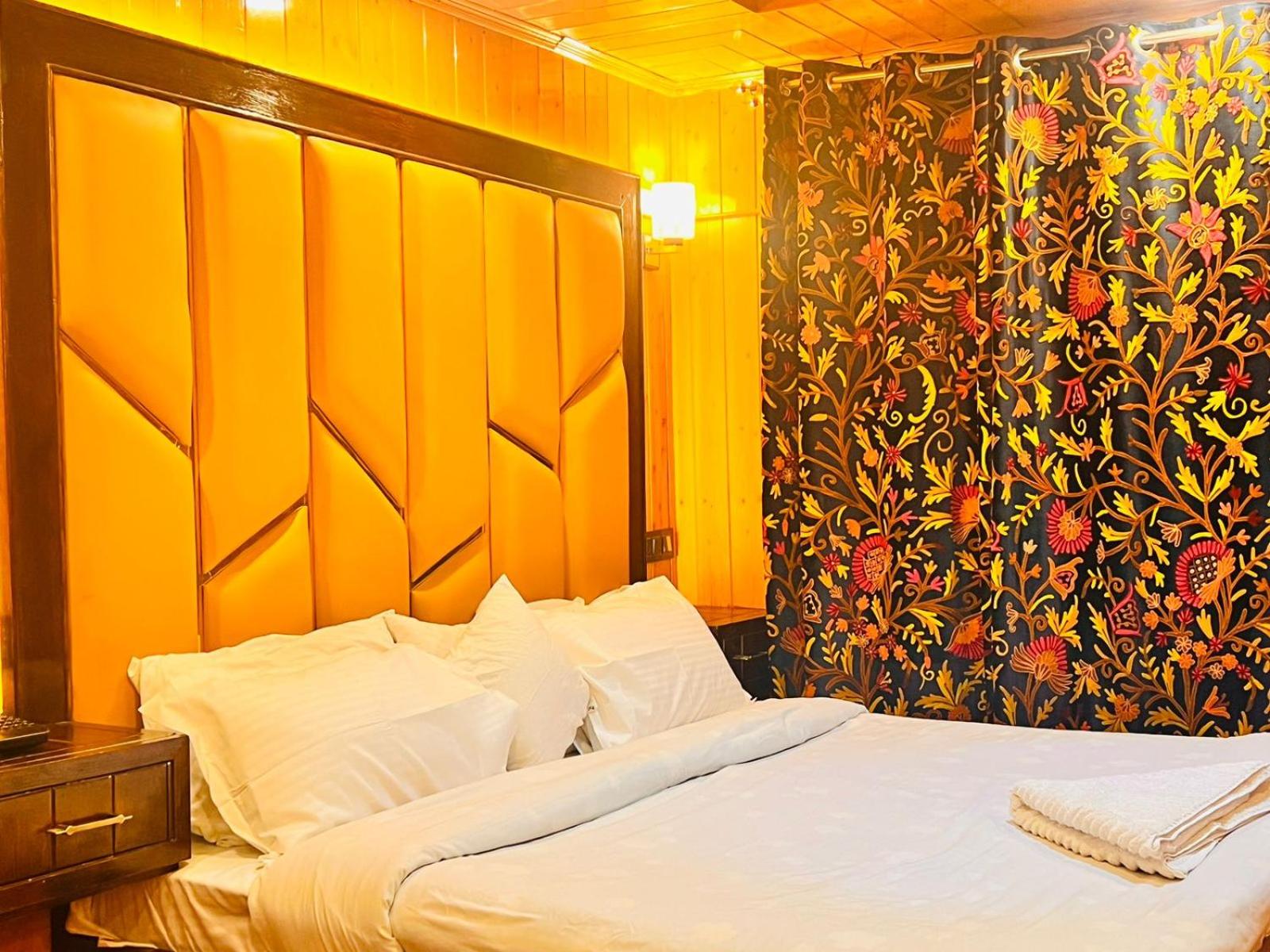 Deluxe Room - Photo 8