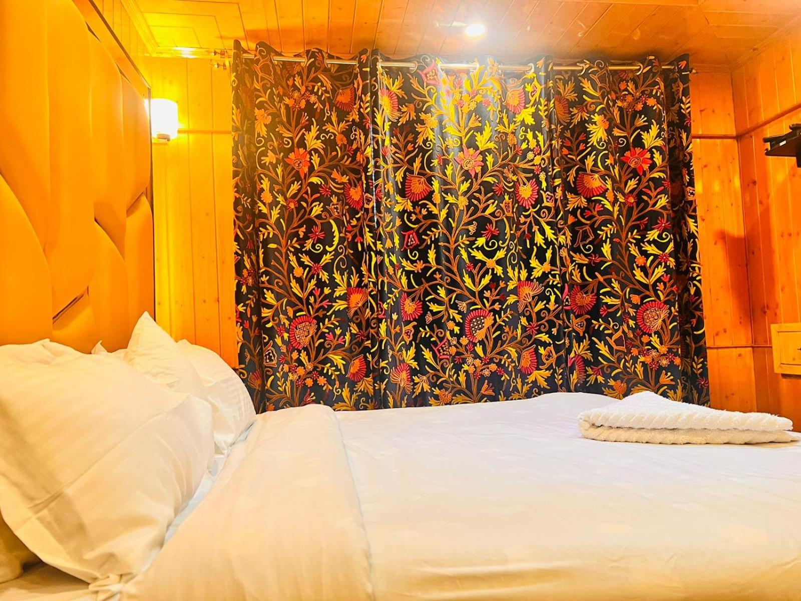Deluxe Room - Photo 6