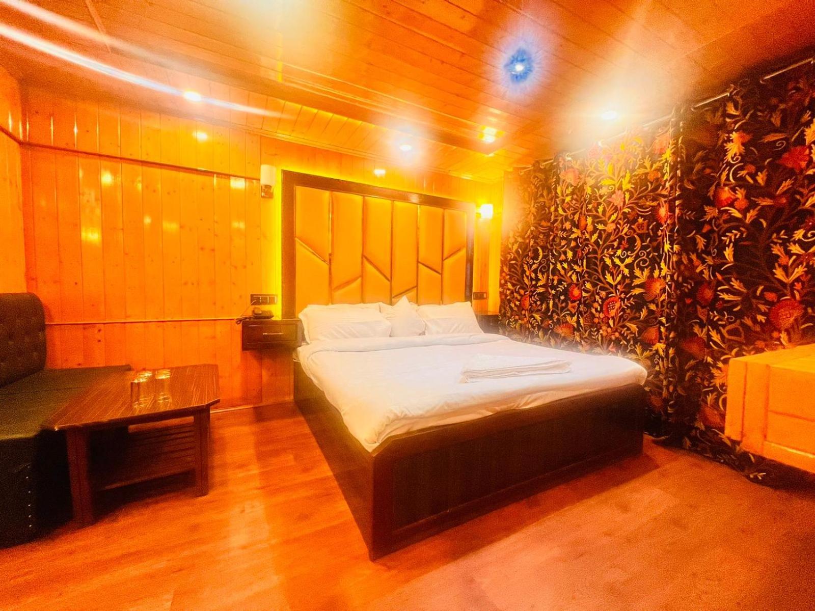 Deluxe Room - Photo 5
