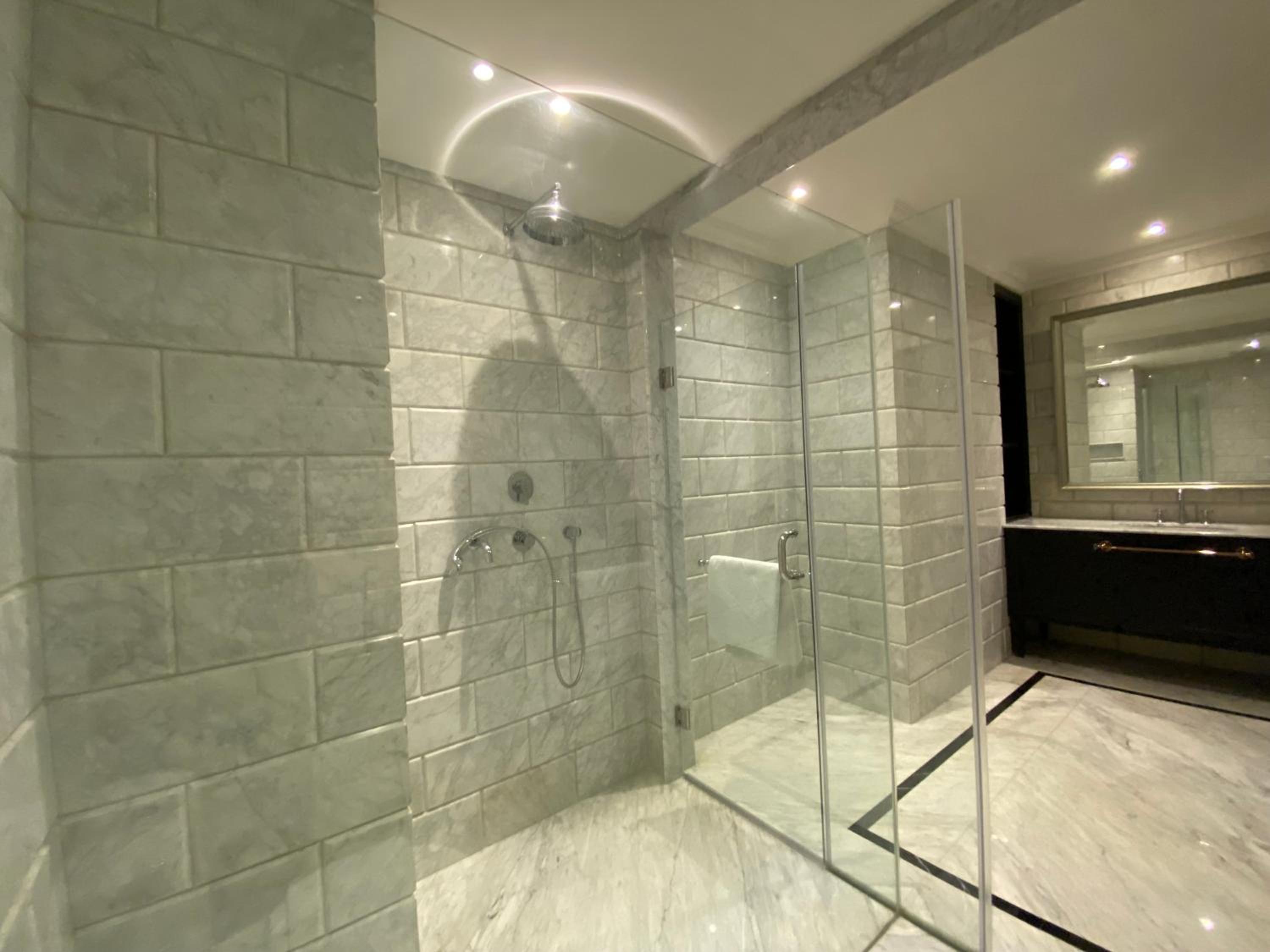 Executive Suite - Photo 6