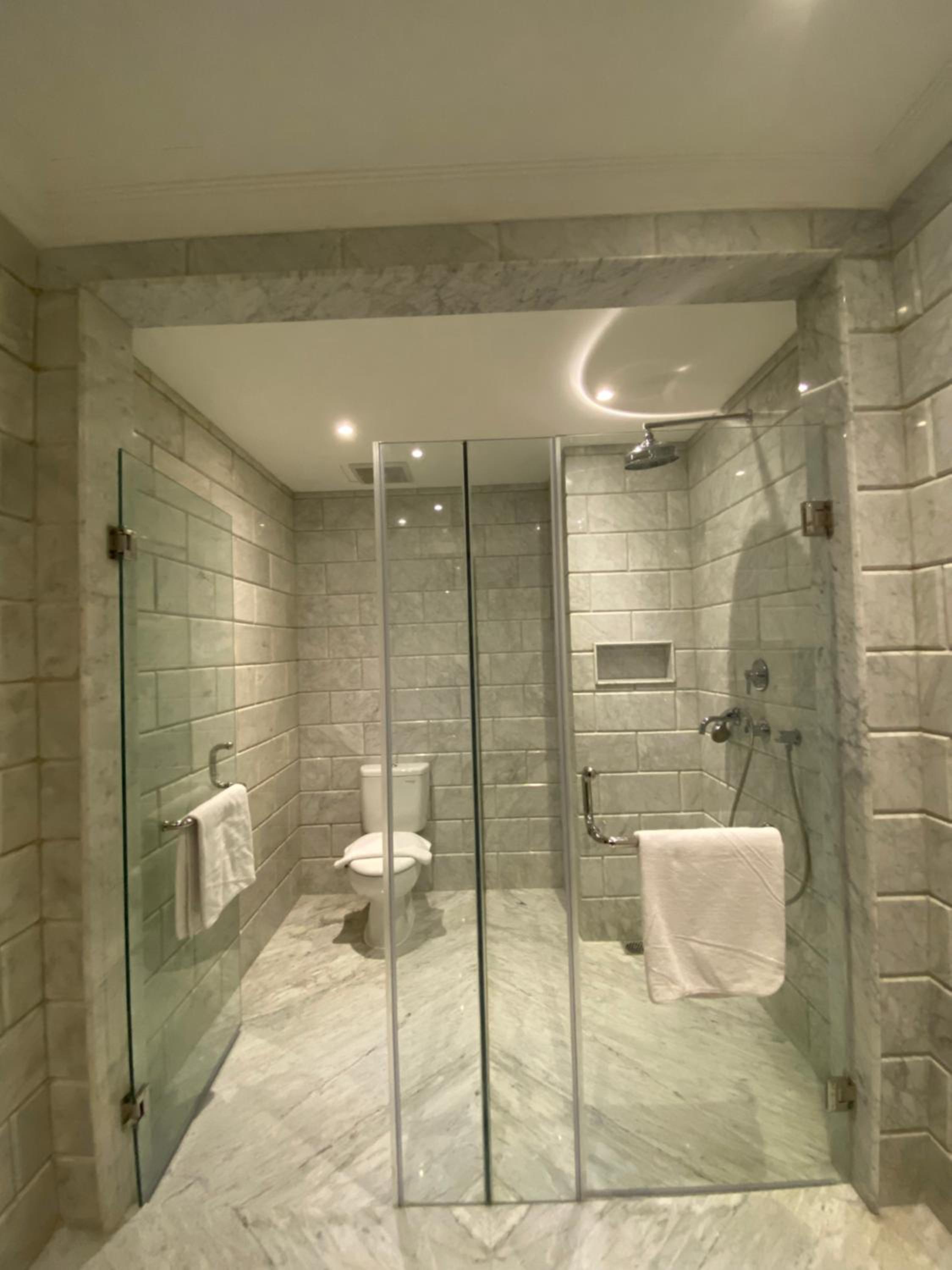 Executive Suite - Photo 5