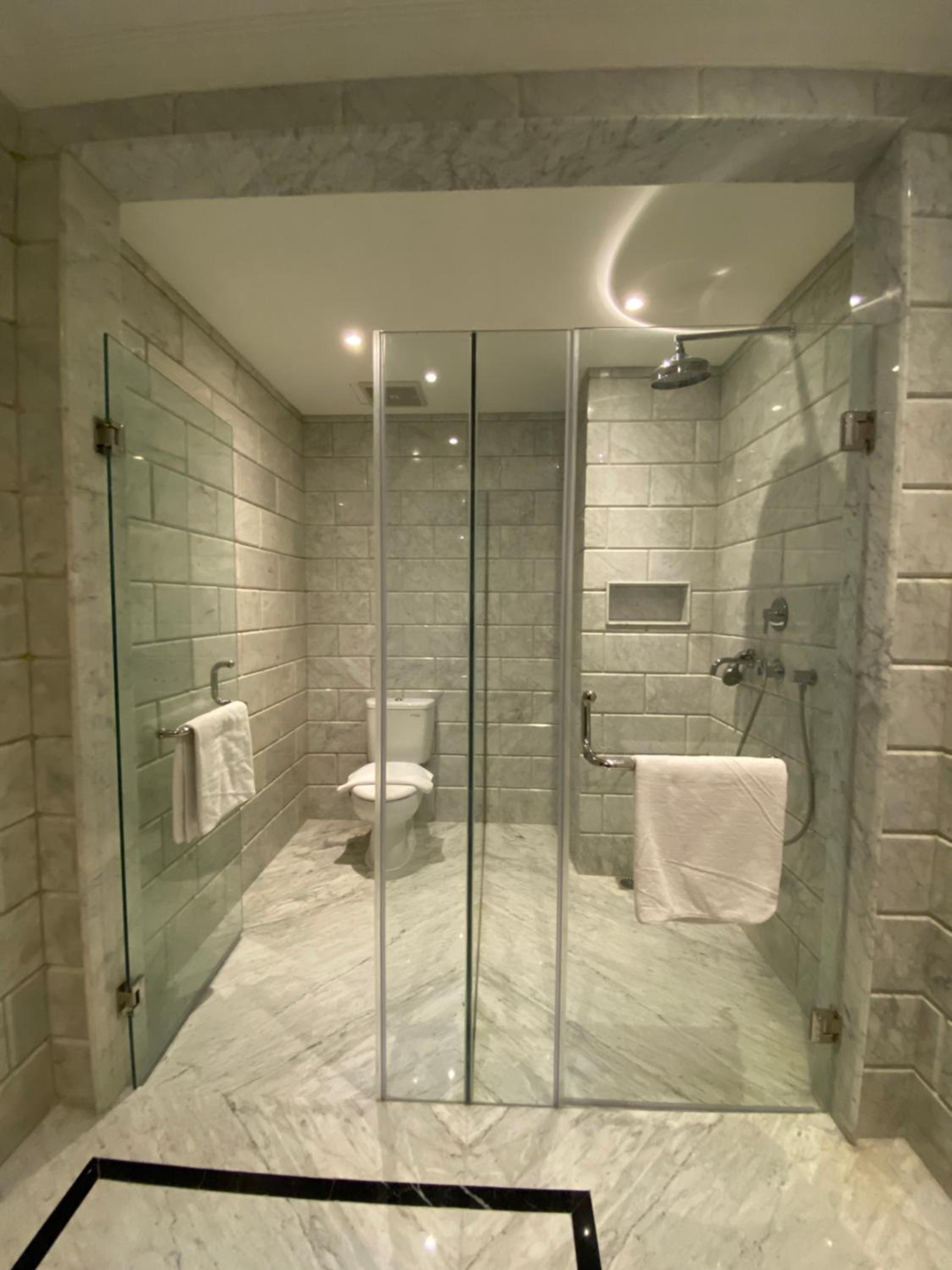 Executive Suite - Photo 10