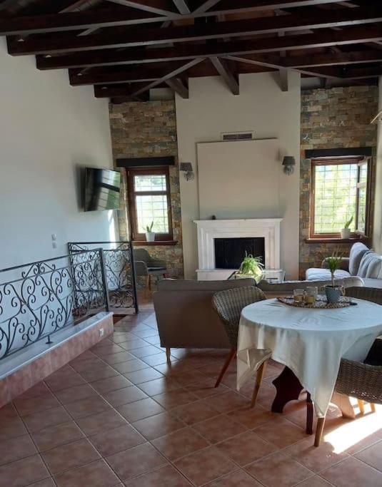 Villa photo 2